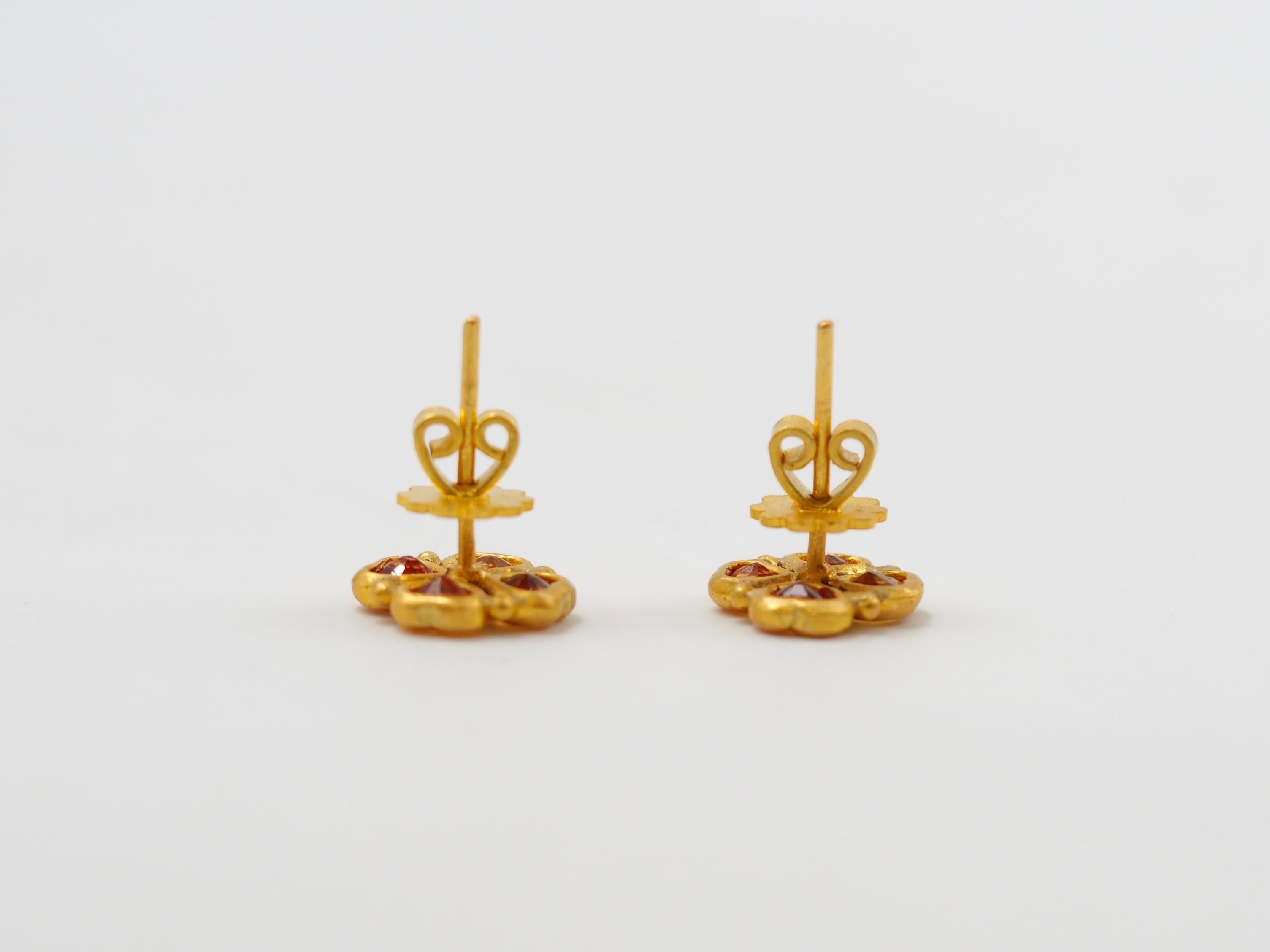 Scrives Orange Yellow Heart Sapphires 22 Karat Gold Stud Earrings In New Condition In Paris, Paris