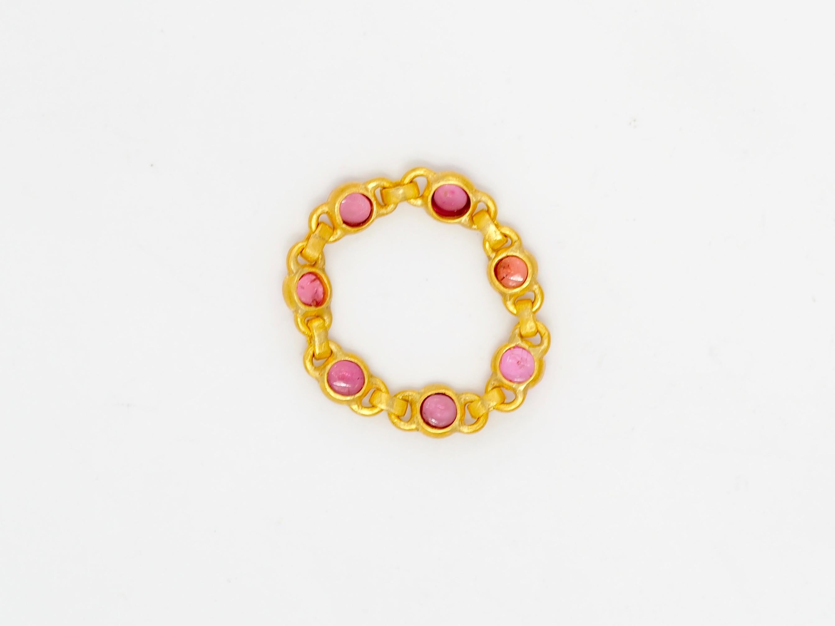 Scrives Pink Purple Spinel Cabochon 22 Karat Gold Chain Ring 1