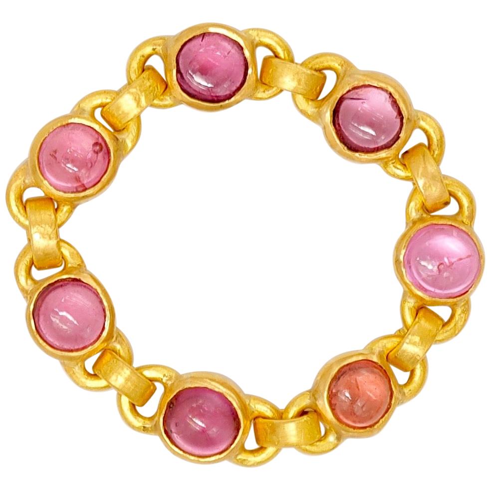 Scrives Pink Purple Spinel Cabochon 22 Karat Gold Chain Ring