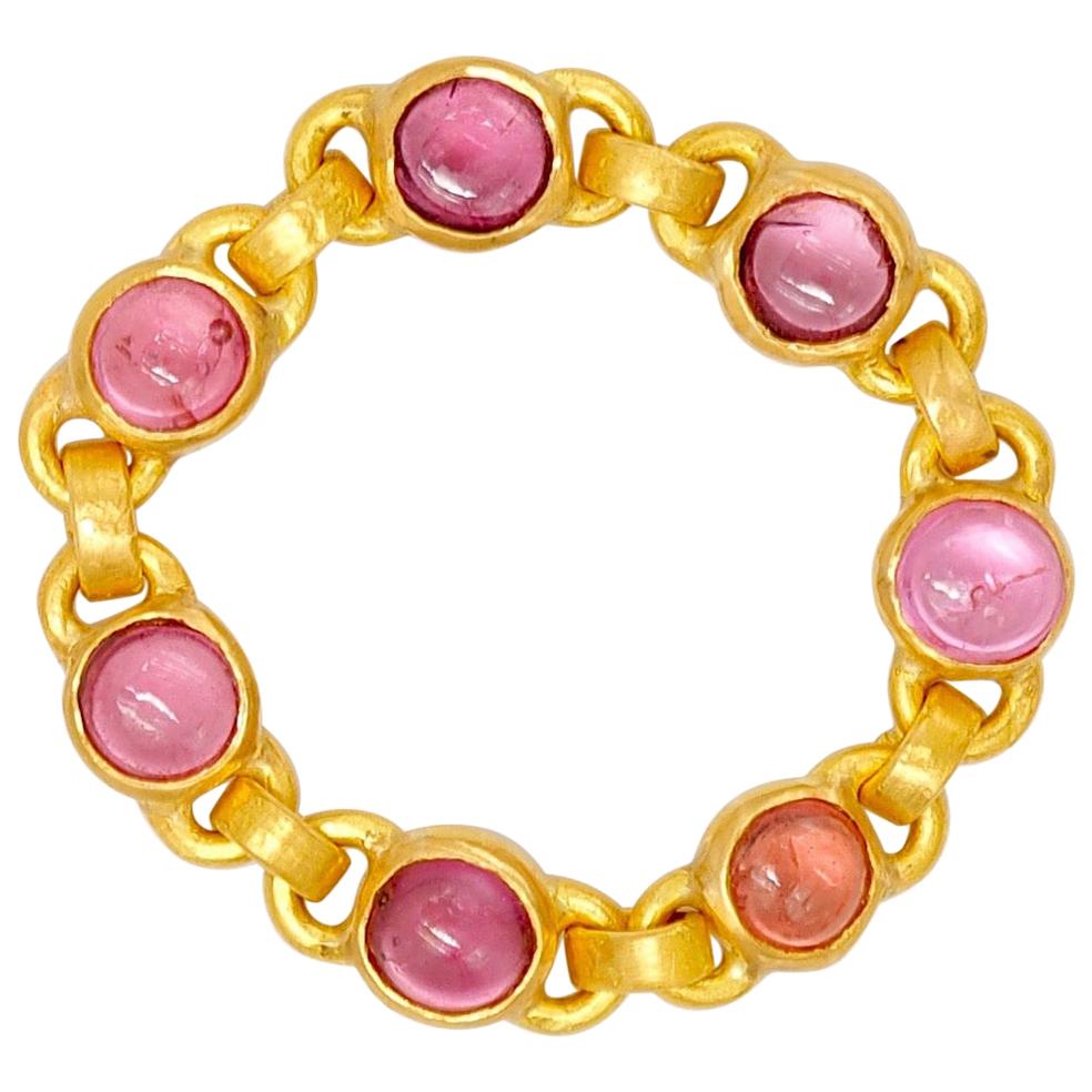 Scrives Pink Purple Spinel Cabochon 22 Karat Gold Chain Ring