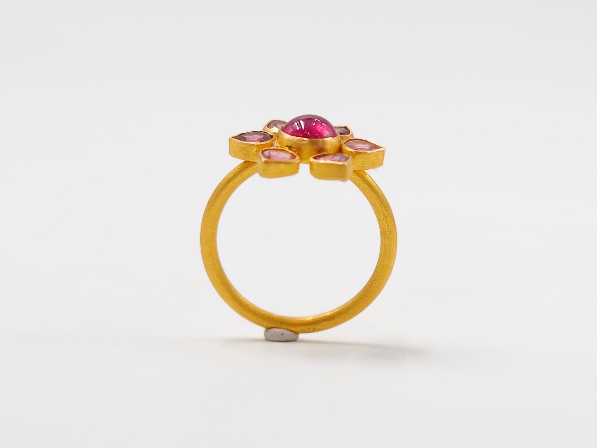 Scrives Pink Purple Tourmaline Flower 22 Karat Gold Ring In New Condition In Paris, Paris