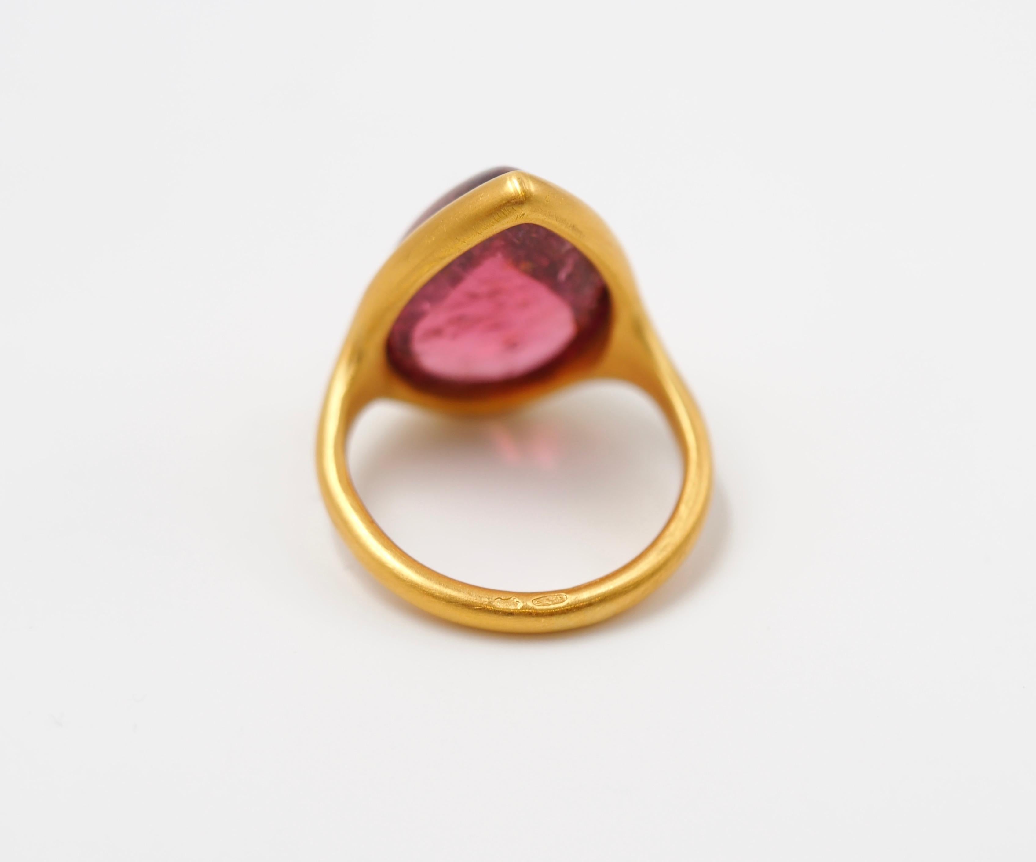 Scrives Pink-Red Cabochon Tourmaline 22 Karat Gold Ring 2