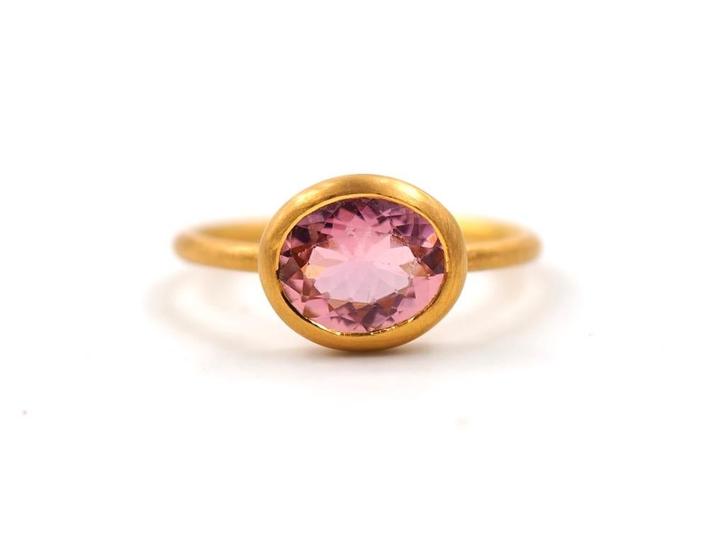 Scrives Pink Tourmaline Faceted Oval 22 Karat Gold Cluster Handmade Ring In New Condition In Paris, Paris