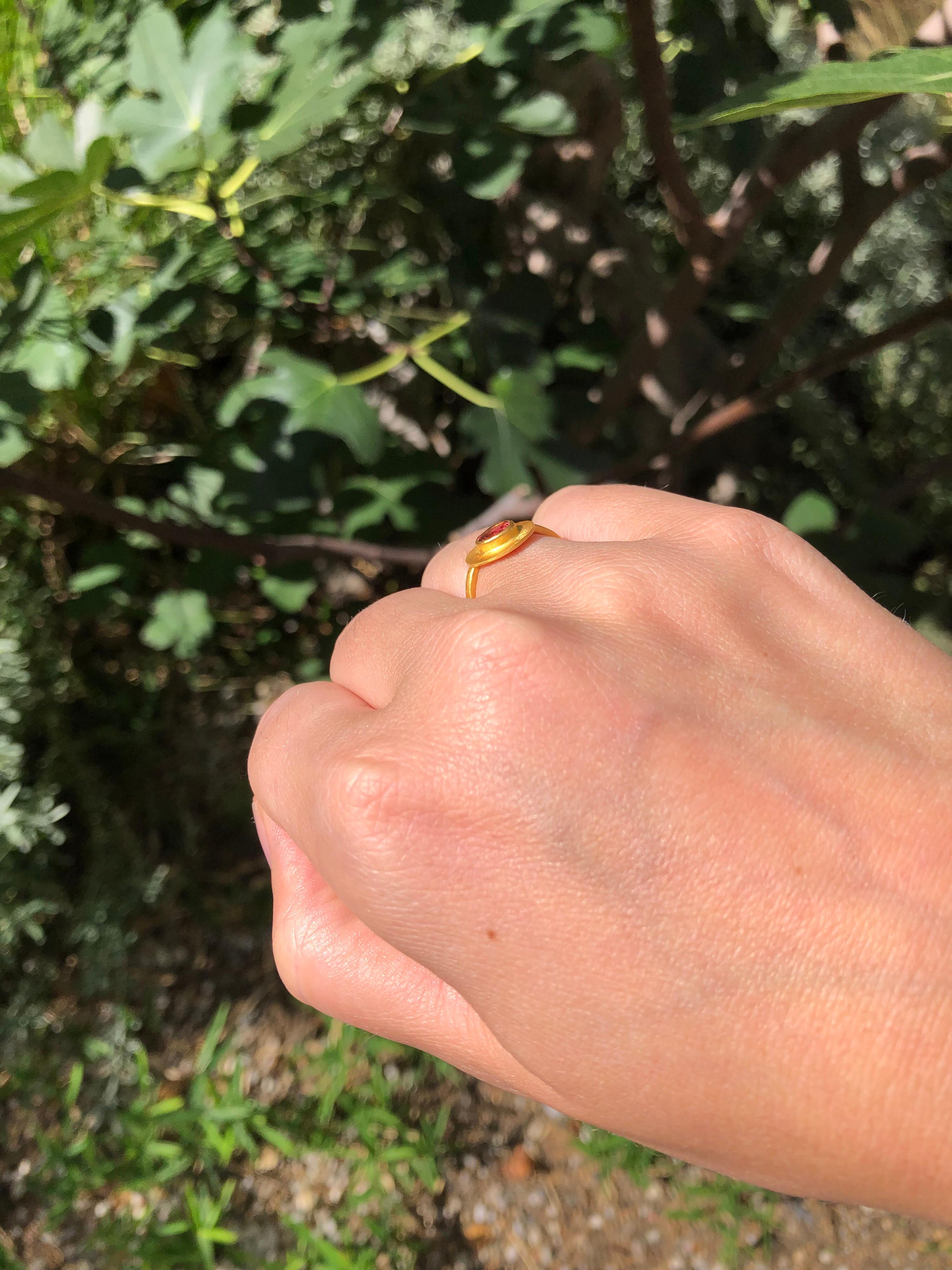 Scrives Pink Tourmaline Sun Disk 22 Karat Gold Cocktail Handmade Cluster Ring In New Condition For Sale In Paris, Paris