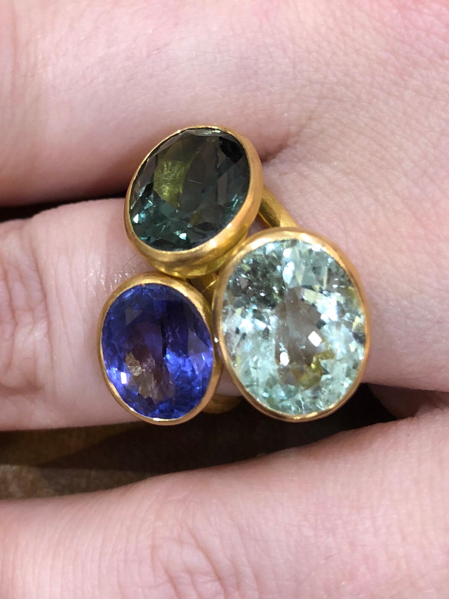 Women's Scrives Purple Blue Tanzanite 22 Karat Gold Ring