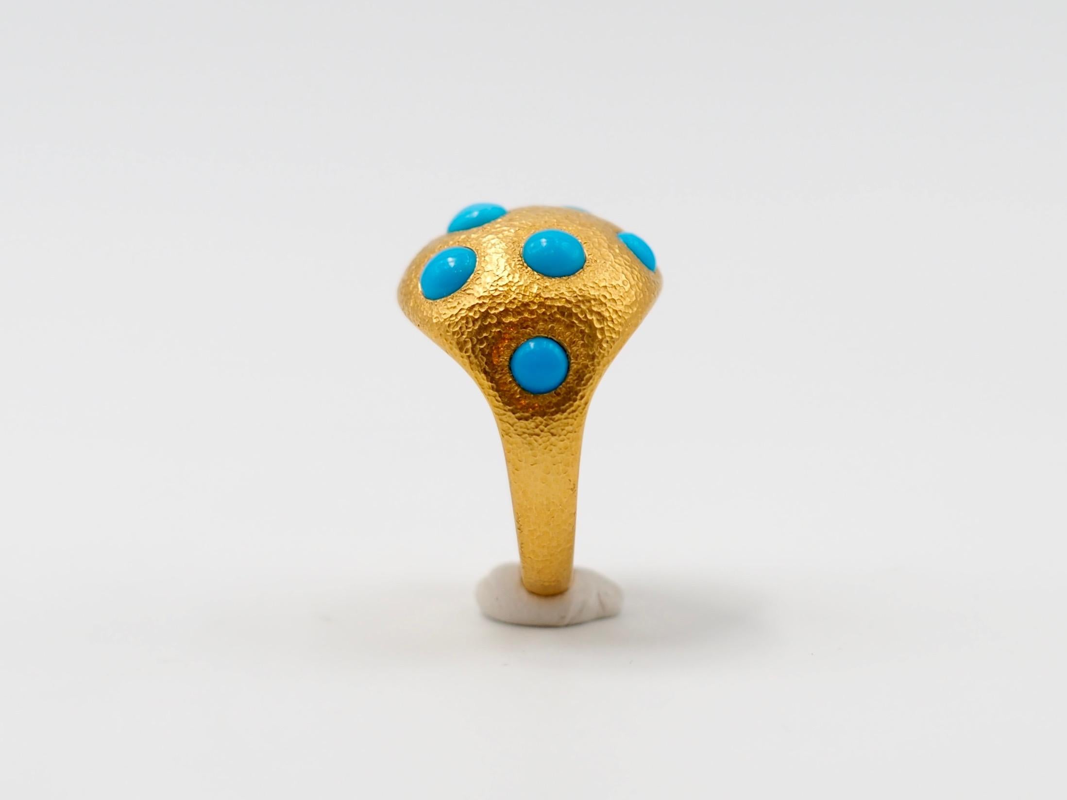 Women's or Men's Scrives Multiple Turquoises Cabochon 22 Karat Gold Handmade Hammered Ring For Sale