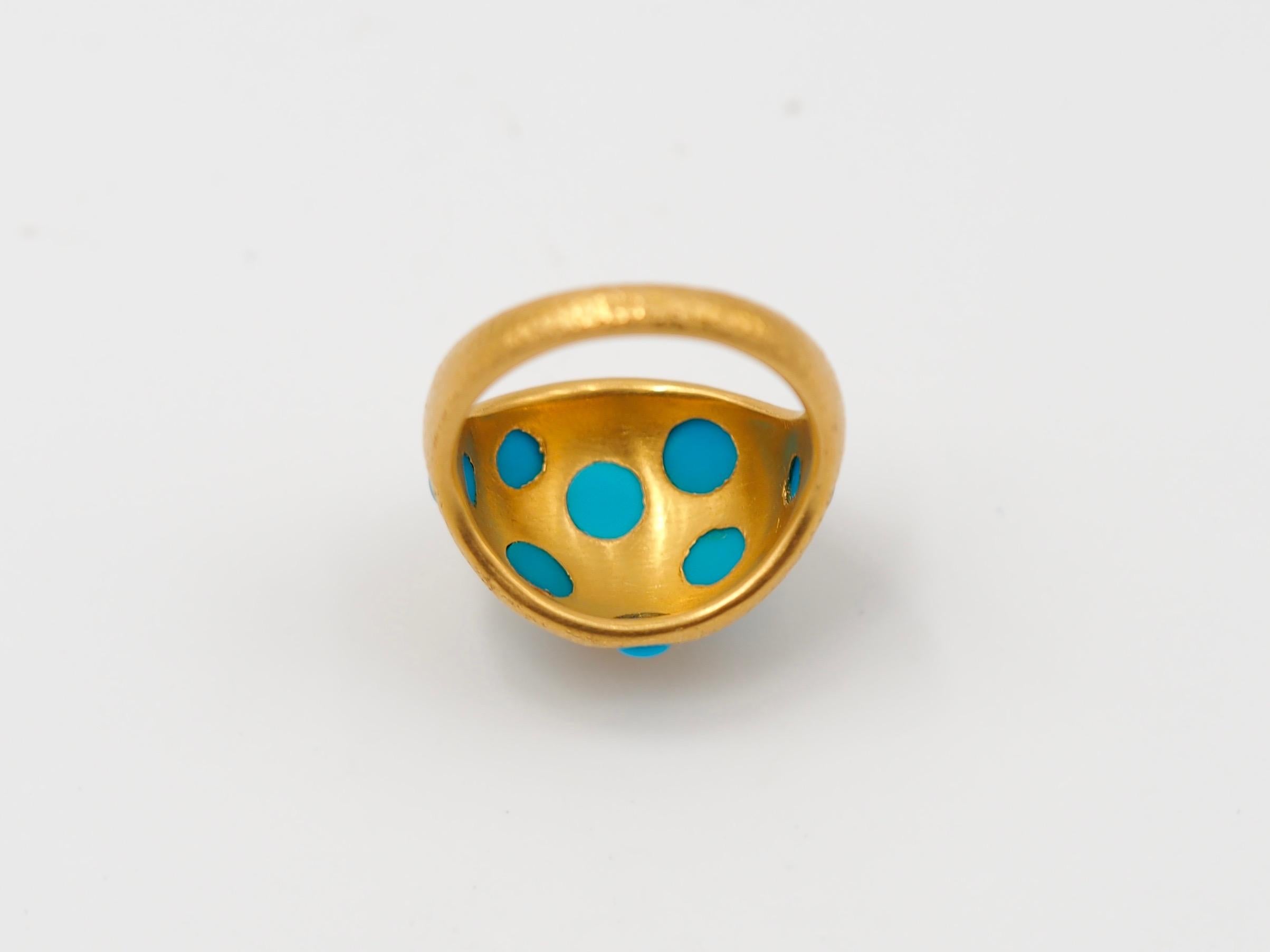 Scrives Multiple Turquoises Cabochon 22 Karat Gold Handmade Hammered Ring For Sale 3