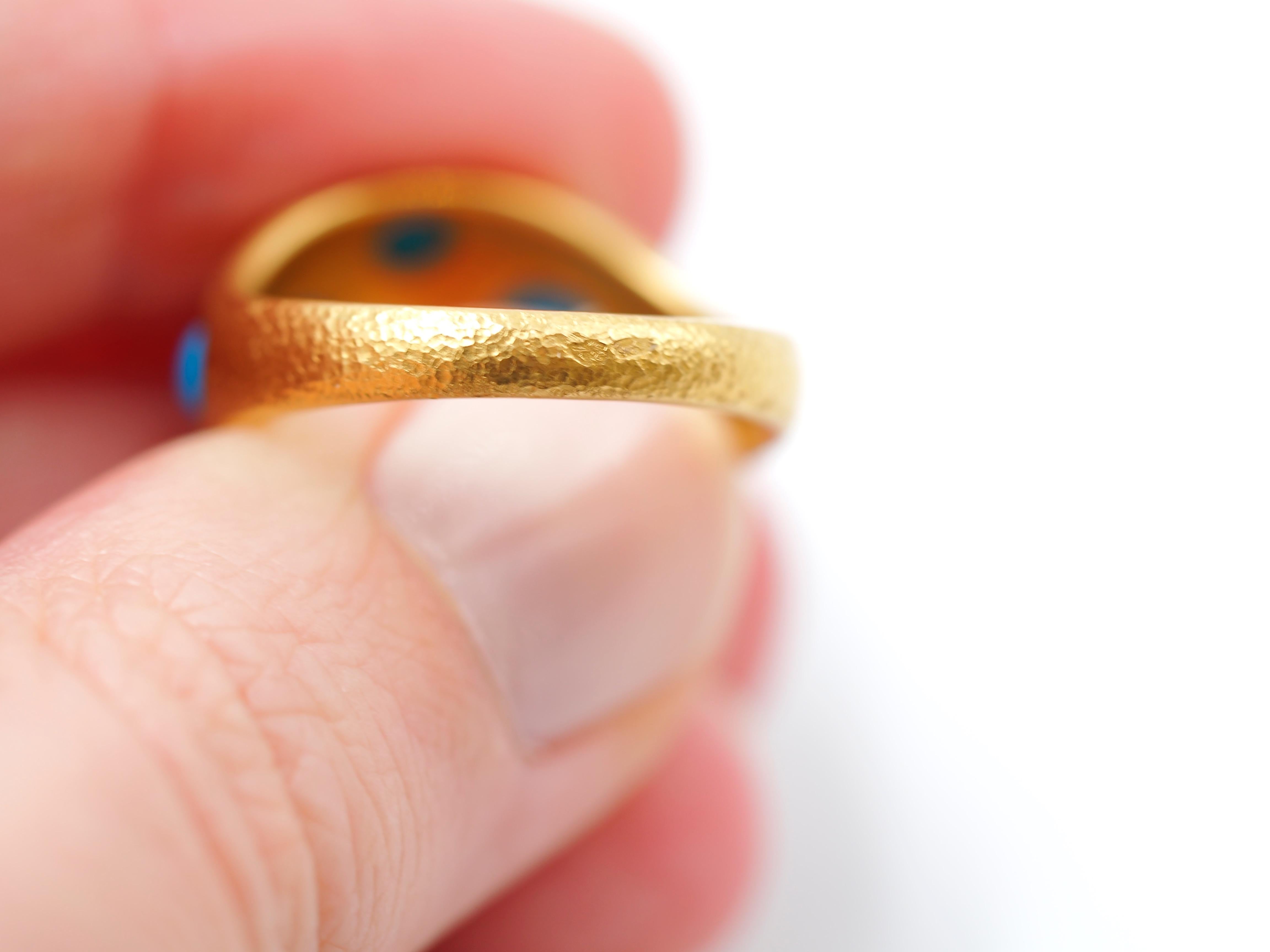 Scrives Multiple Turquoises Cabochon 22 Karat Gold Handgehämmerter gehämmerter Ring im Angebot 4
