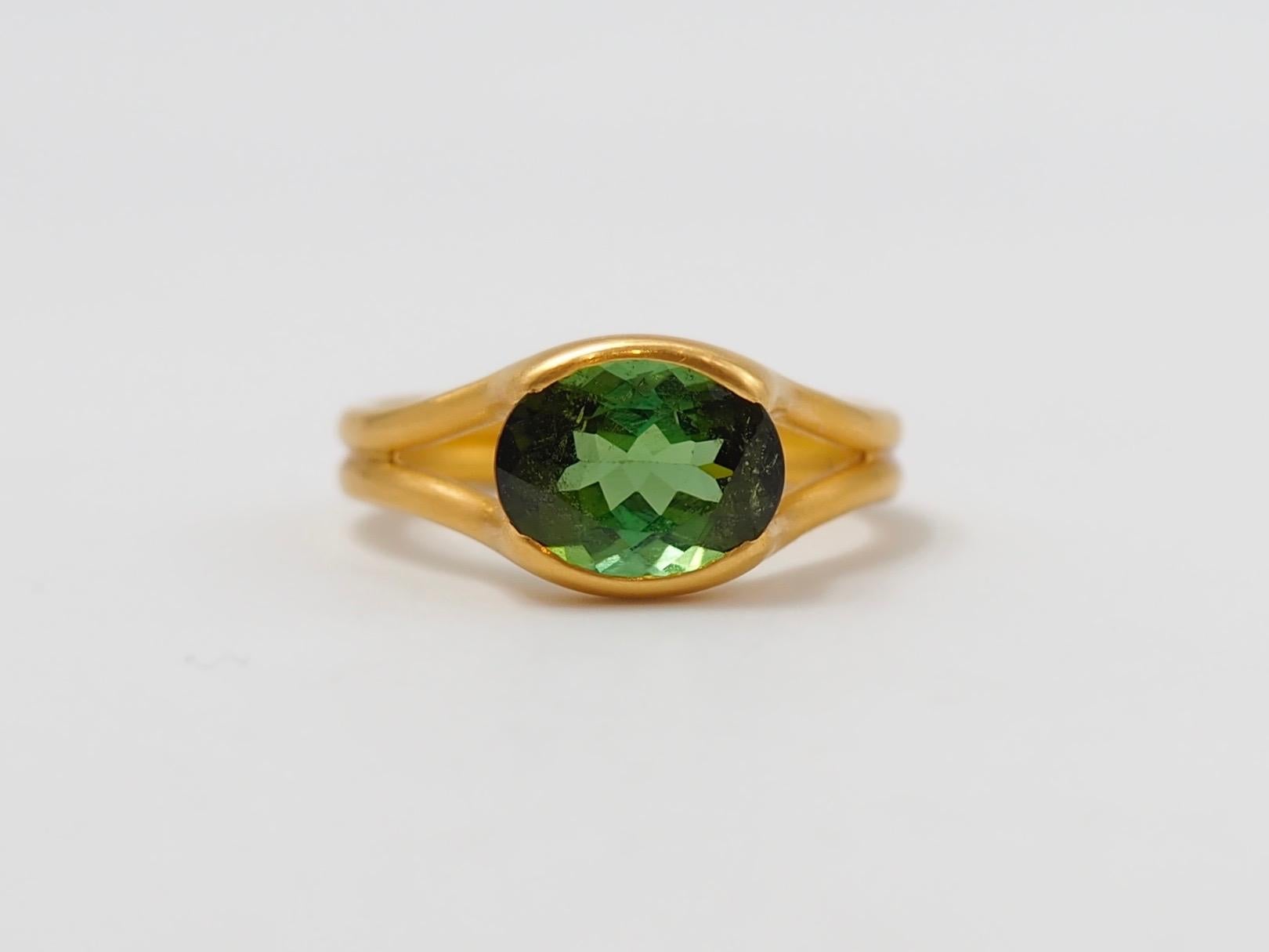 Oval Cut Scrives Two Colour Green Tourmaline 22 Karat Gold Ring