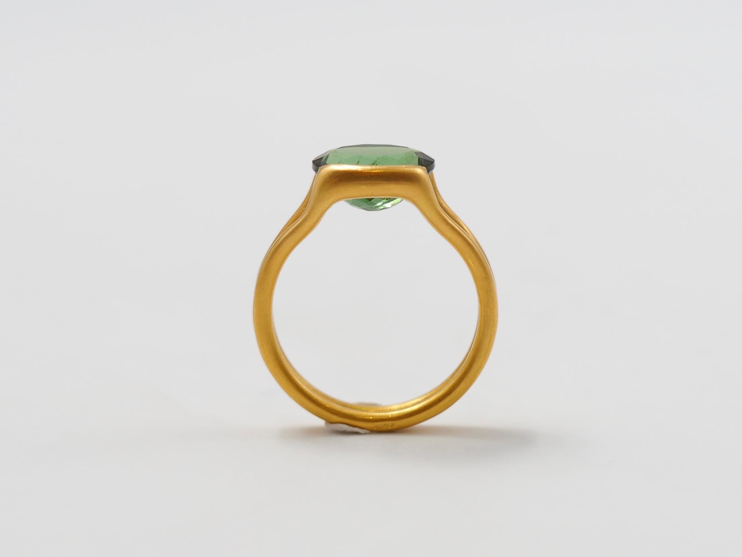 Scrives Two Colour Green Tourmaline 22 Karat Gold Ring 1