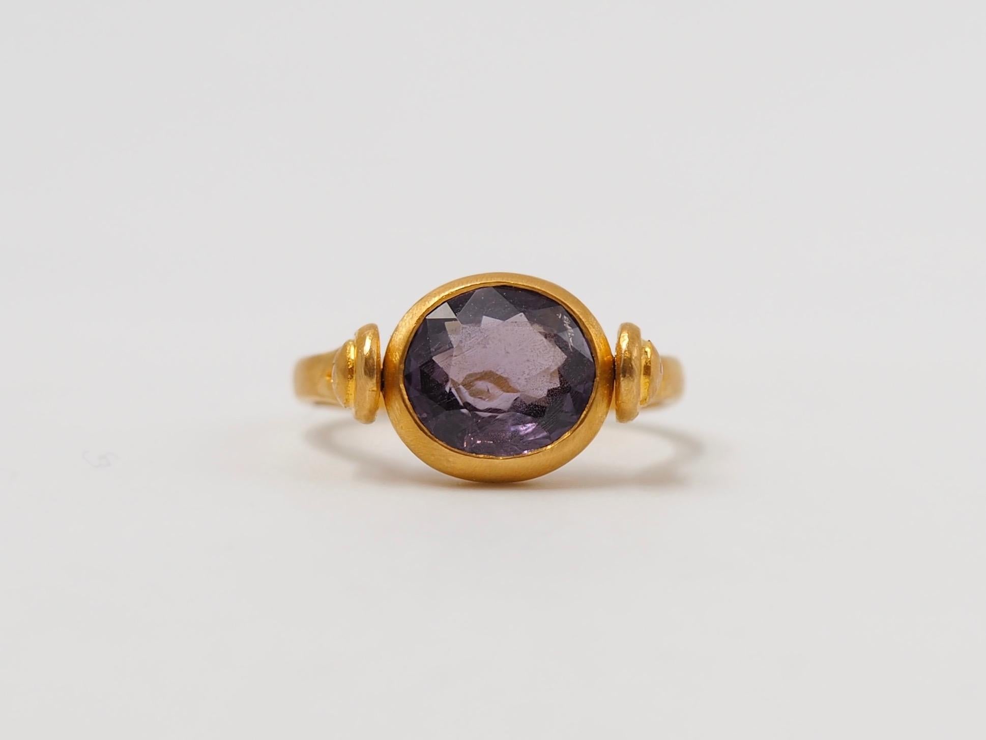 Women's or Men's Scrives Violet Spinel Burma 22 Karat Gold Turning Antique Swivel Handmade Ring