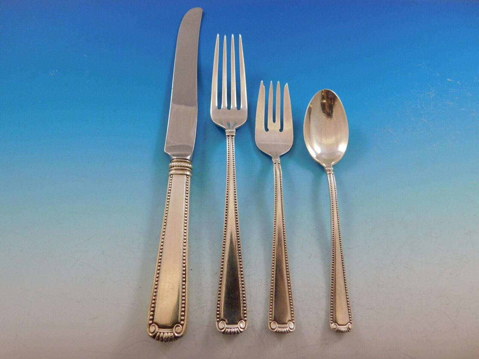 Excepcional juego de cubiertos de plata de ley Blackinton de tamaño para cena - 46 piezas. Este juego incluye:

6 Cuchillos tamaño cena, 9 5/8
6 tenedores tamaño cena, 7 3/4
6 Tenedores de Ensalada, 6 1/4
6 cucharillas, 6
6 Cucharas para sopa de