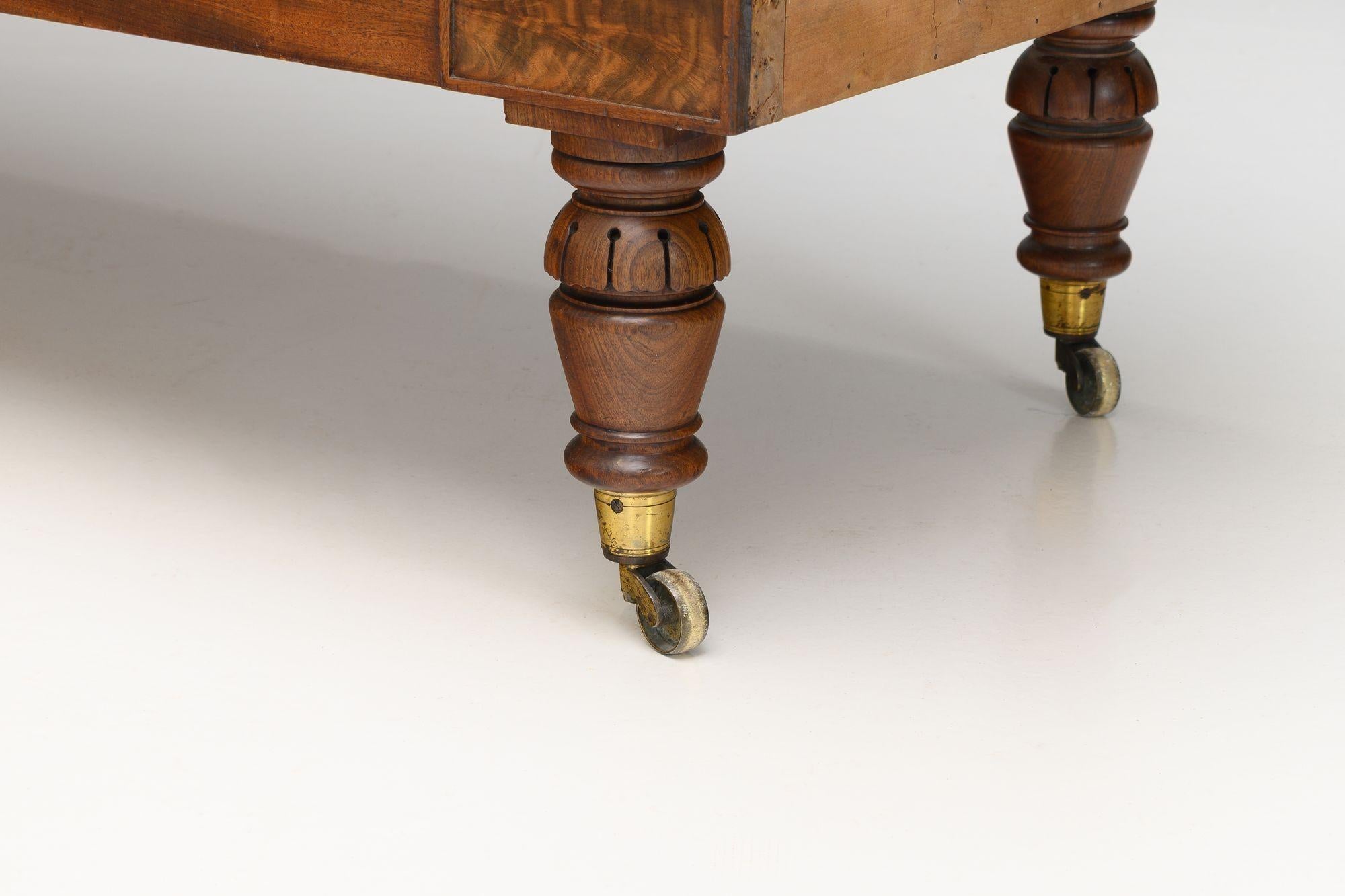 Scroll Arm Settee (Mahagoni) im Angebot