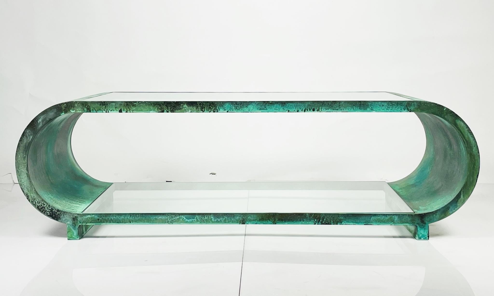 Mesa baja Scroll en acabado cobre y ácido de Amparo Calderon Tapia Moderno de mediados de siglo en venta