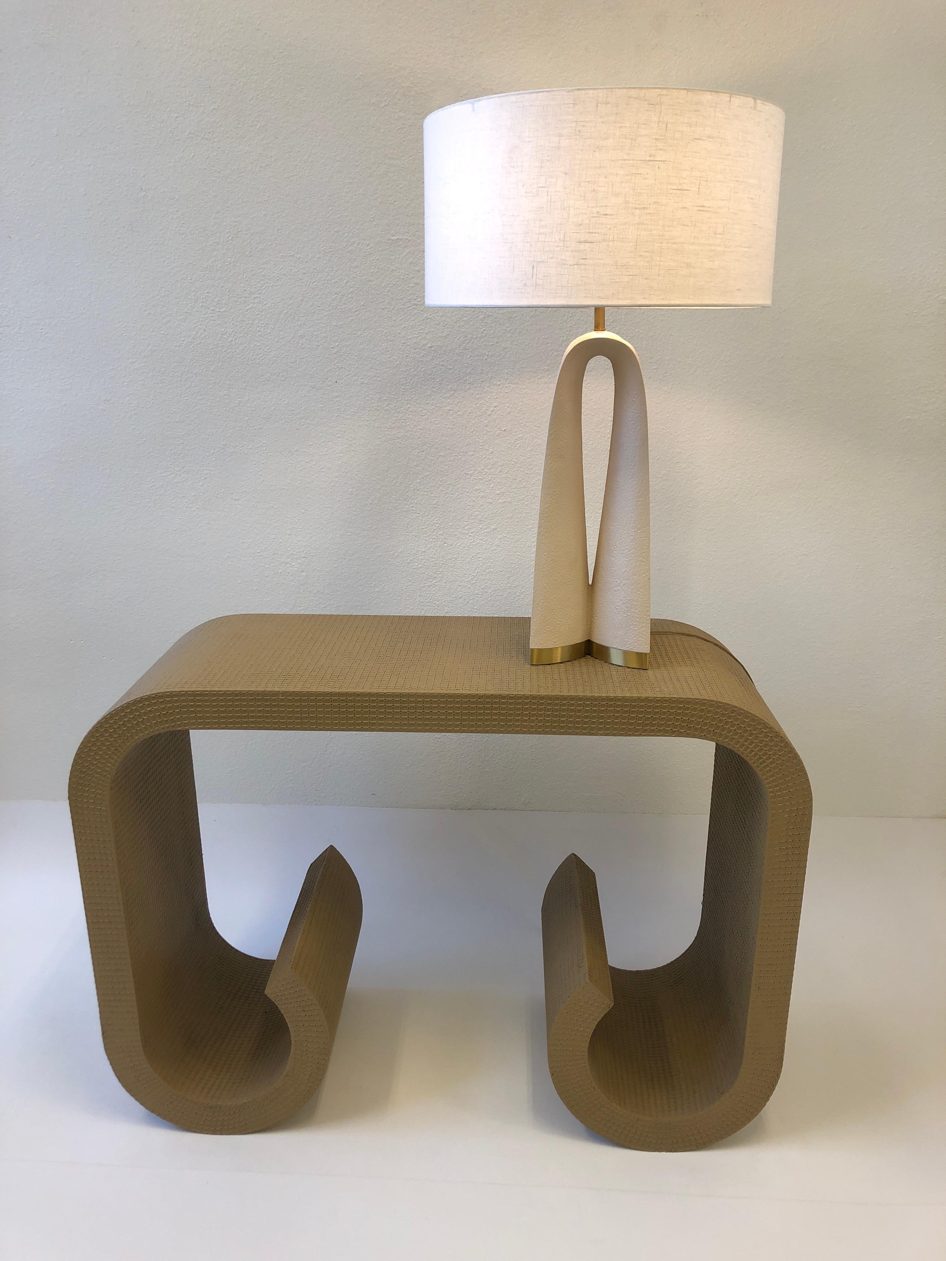 Table console à volutes à la manière de Karl Springer en vente 3