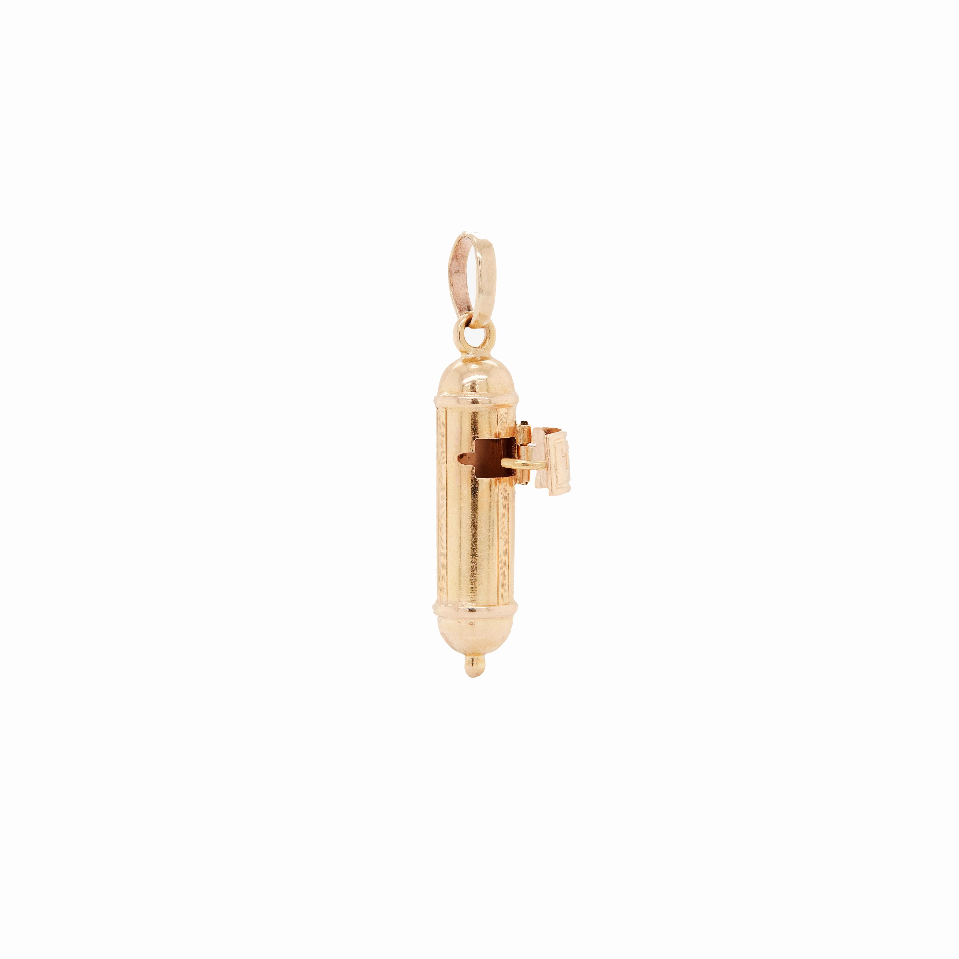 Breloque Mezuzah en or jaune poli 18 carats Bon état - En vente à London, GB
