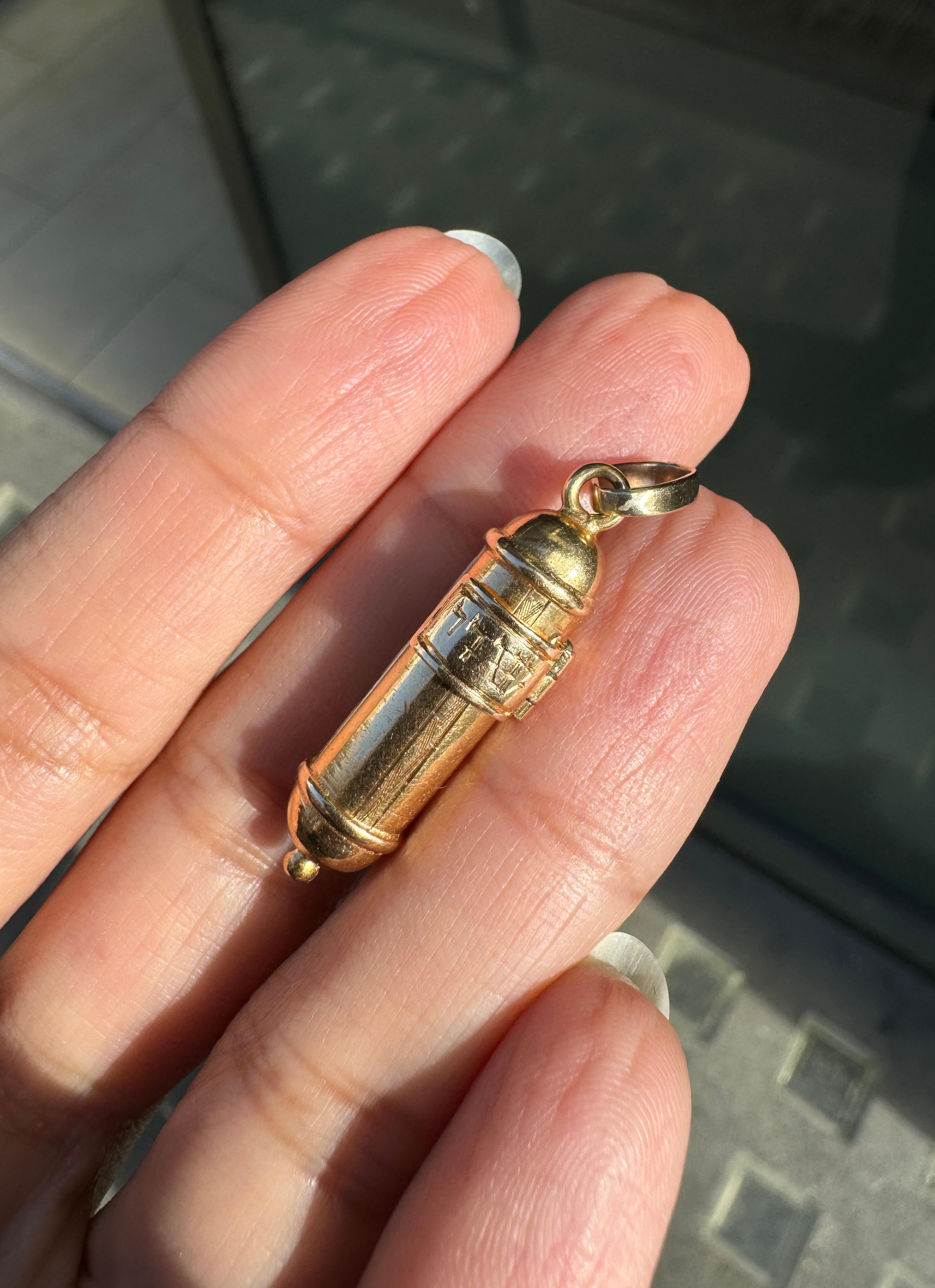 Breloque Mezuzah en or jaune poli 18 carats en vente 1