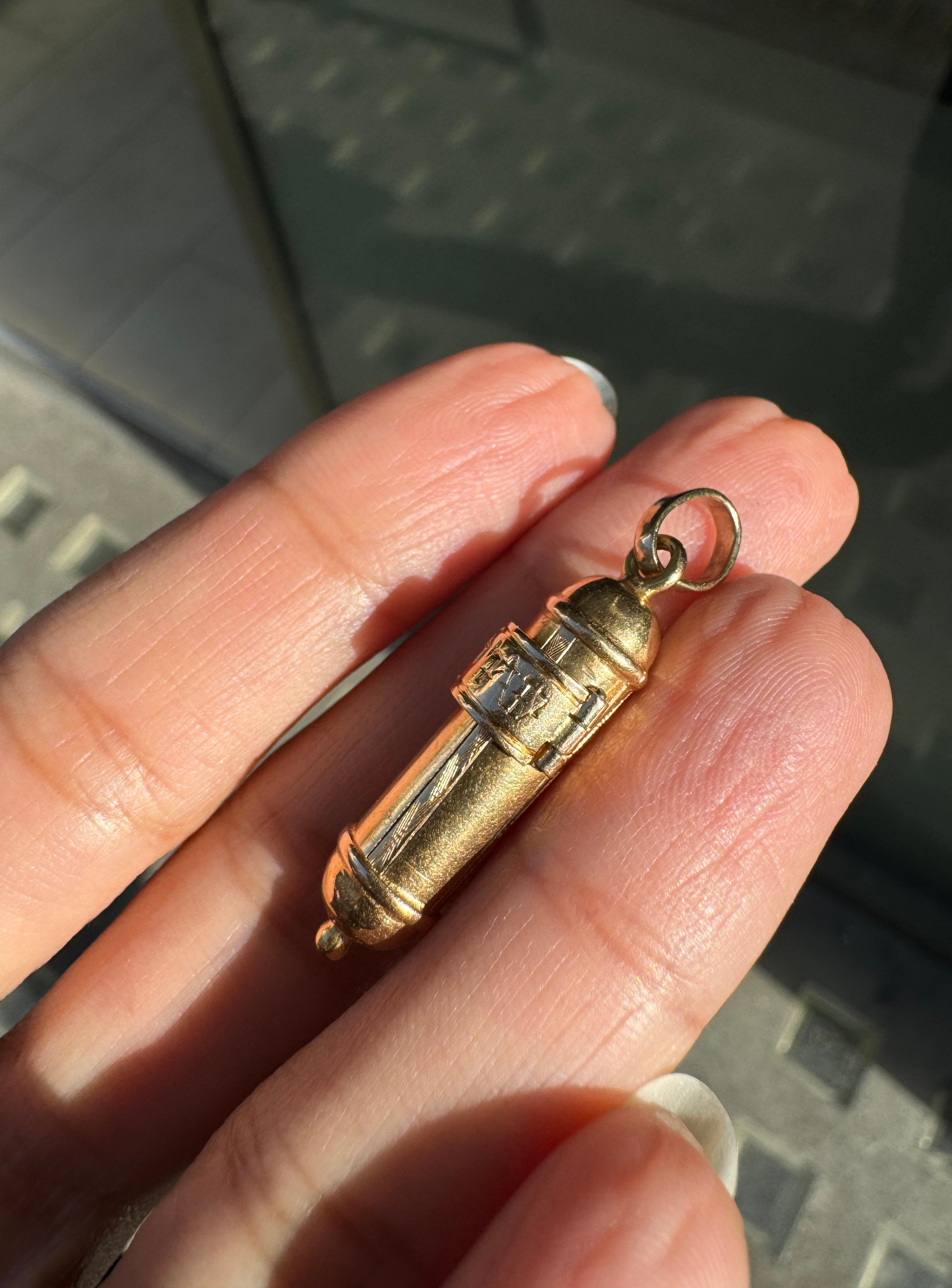 Breloque Mezuzah en or jaune poli 18 carats en vente 2