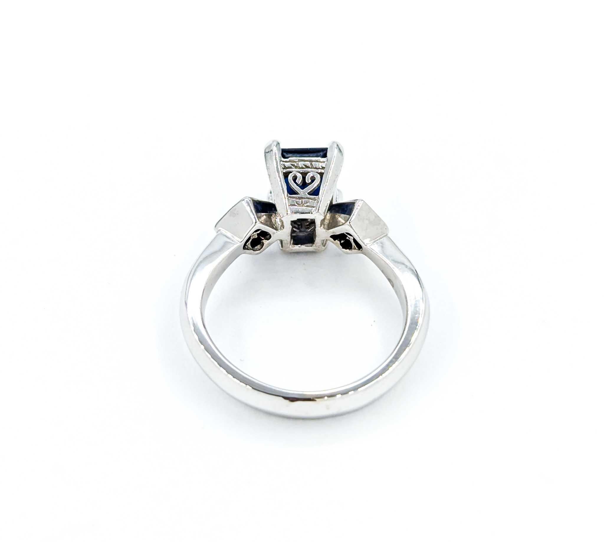 Scroll Pattern Sapphire Ring in 14k White Gold For Sale 1