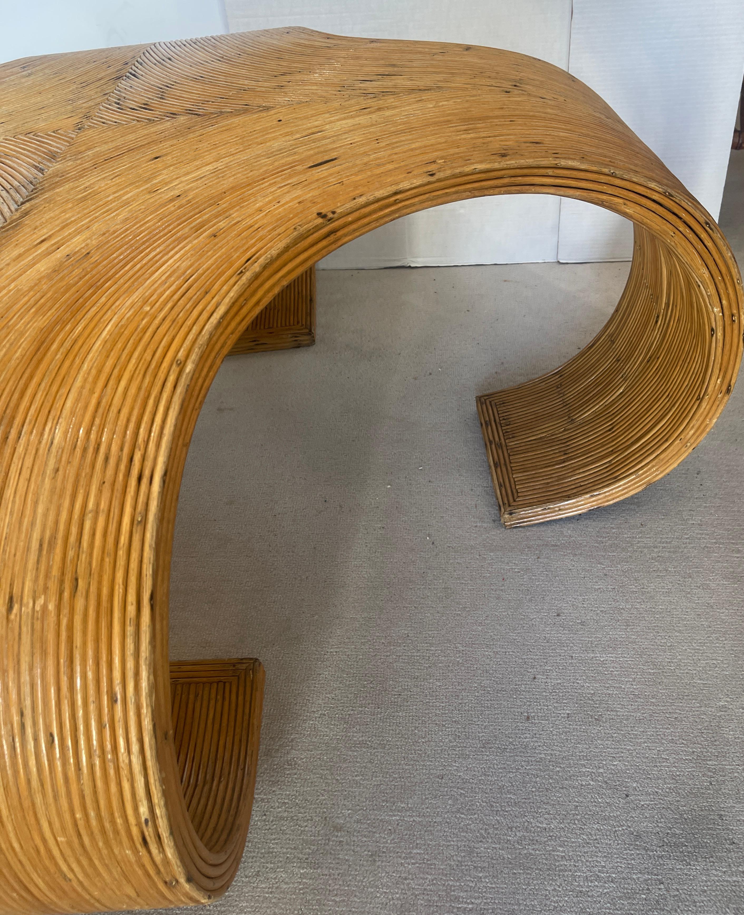 Table basse italienne en bambou à volutes, vers 1975 en vente 2