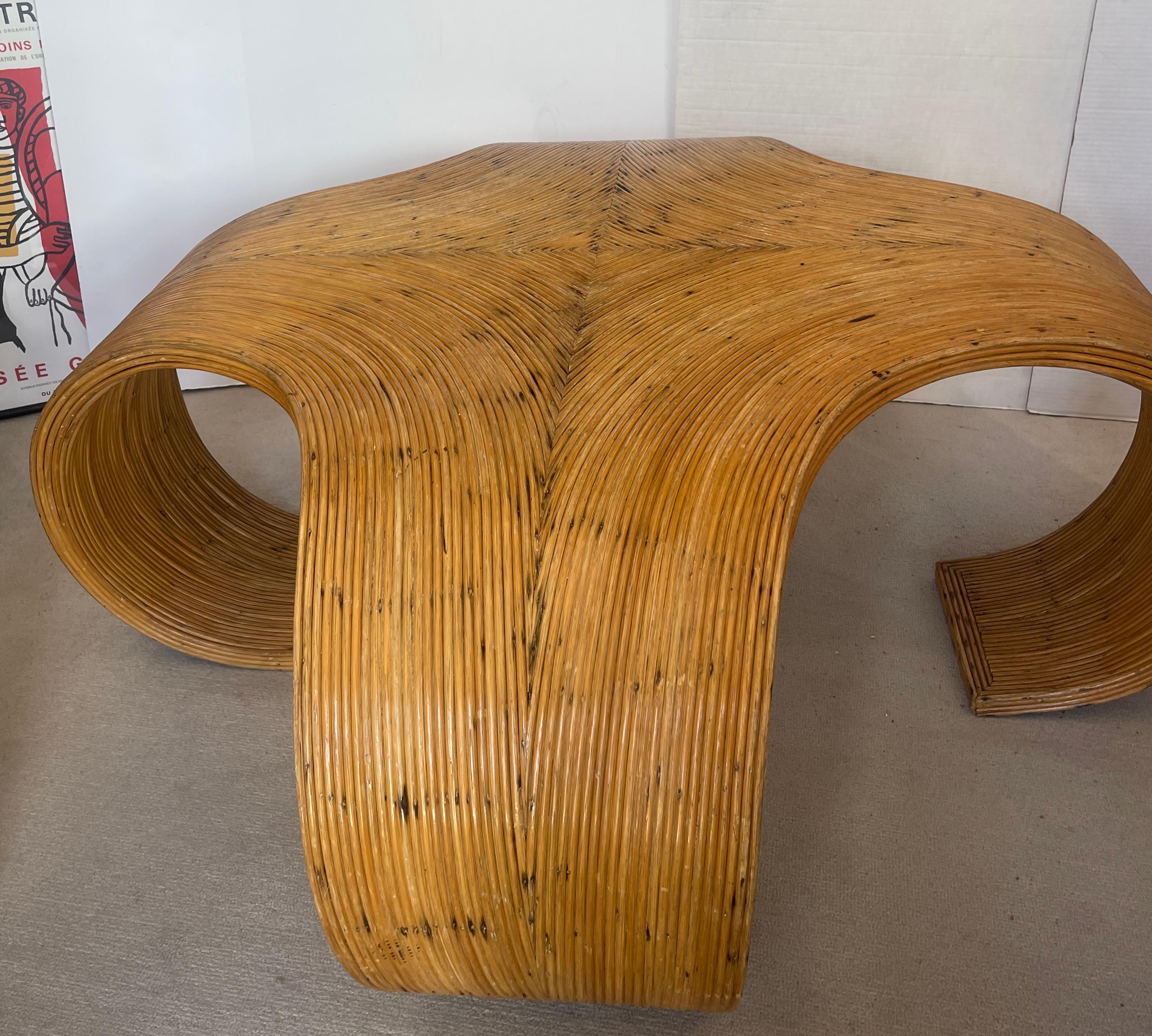Mid-Century Modern Table basse italienne en bambou à volutes, vers 1975 en vente