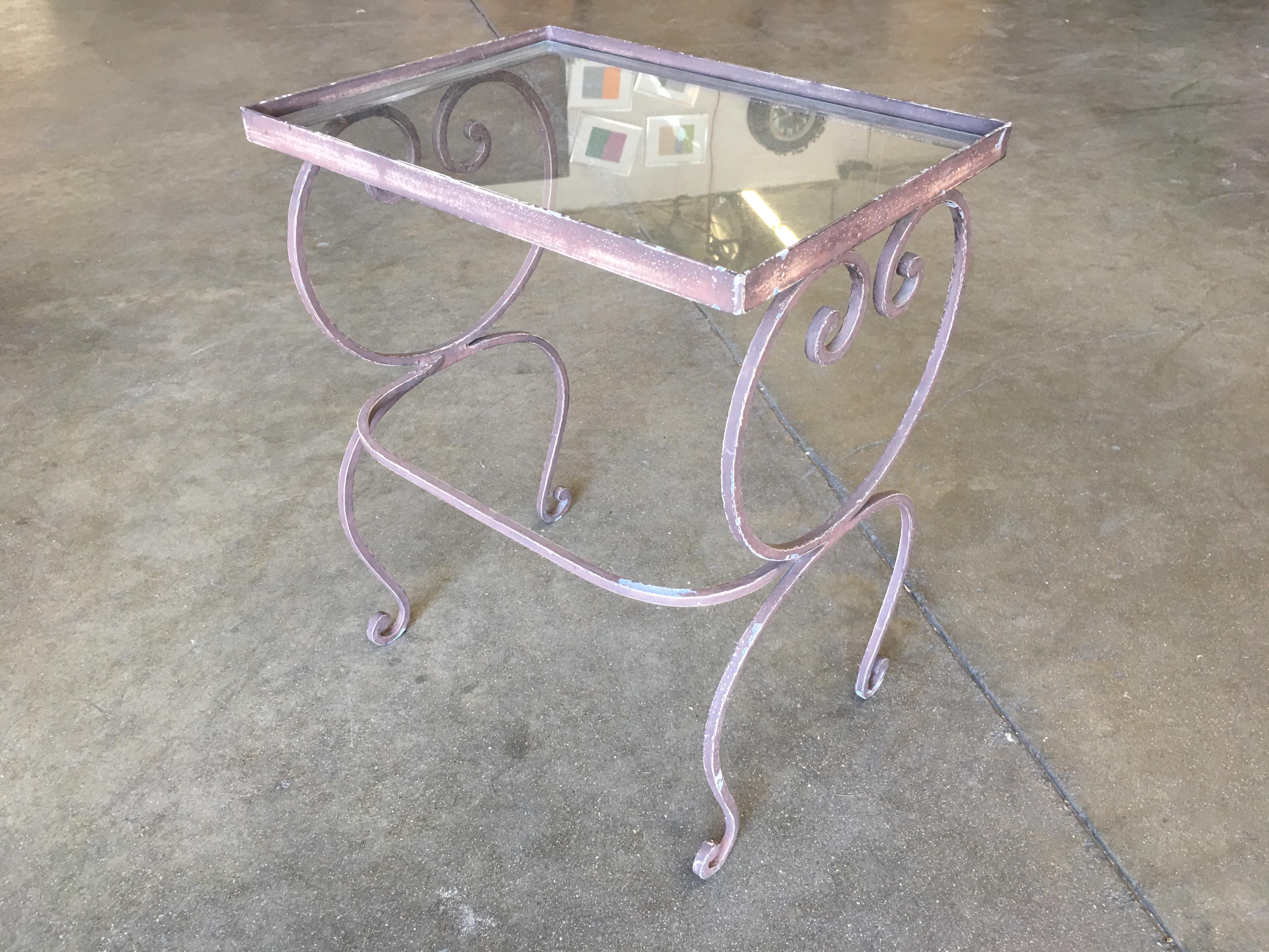 Scrolling Steel Outdoor/Patio Nesting Side Tables with Glass Tops, Set of 3 In Excellent Condition In Van Nuys, CA
