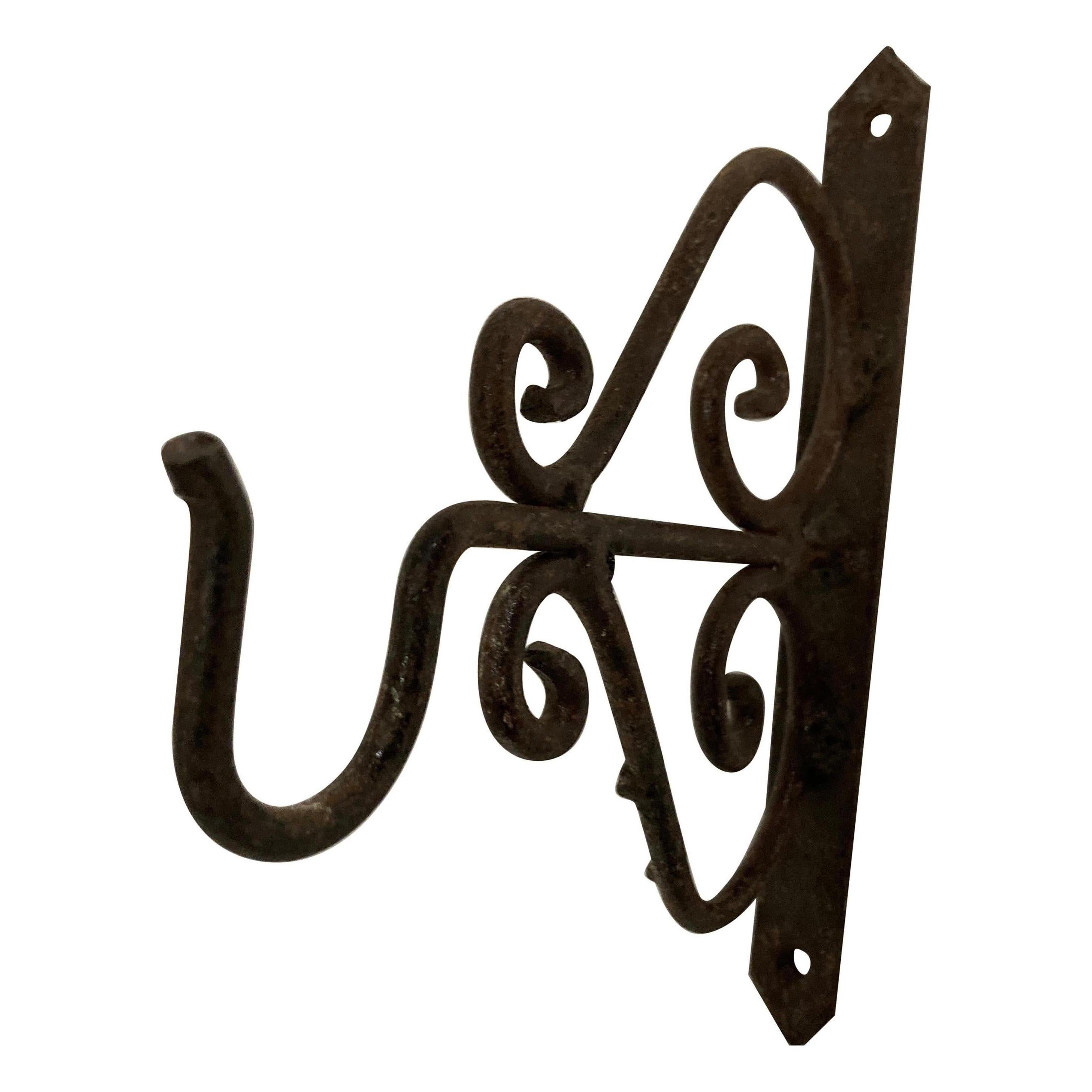 Wandhalterung aus Eisen mit Schnörkeln für Laternen oder Schilder (Marokkanisch) im Angebot