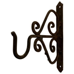Retro Scrolling Wall Mounted Iron Bracket for Lanterns or Signs