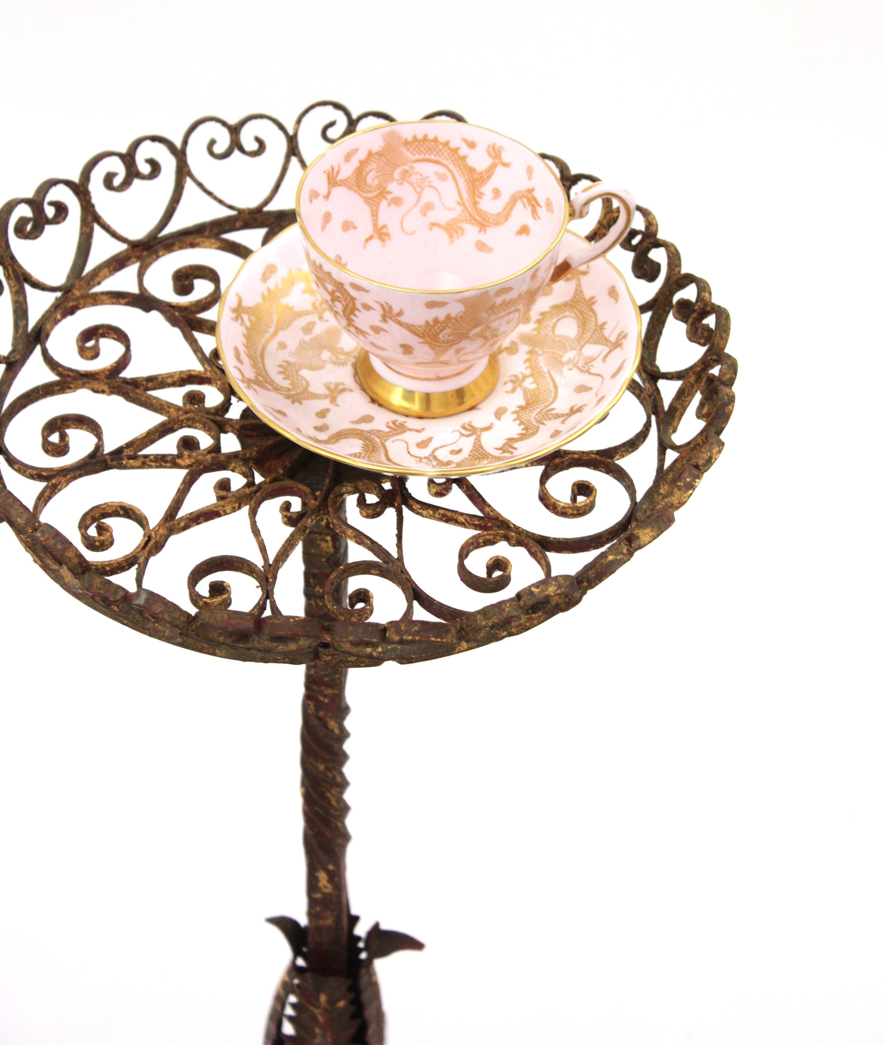 Table à boire / table d'appoint en fer doré à volutes, Espagne, années 1950 en vente 3