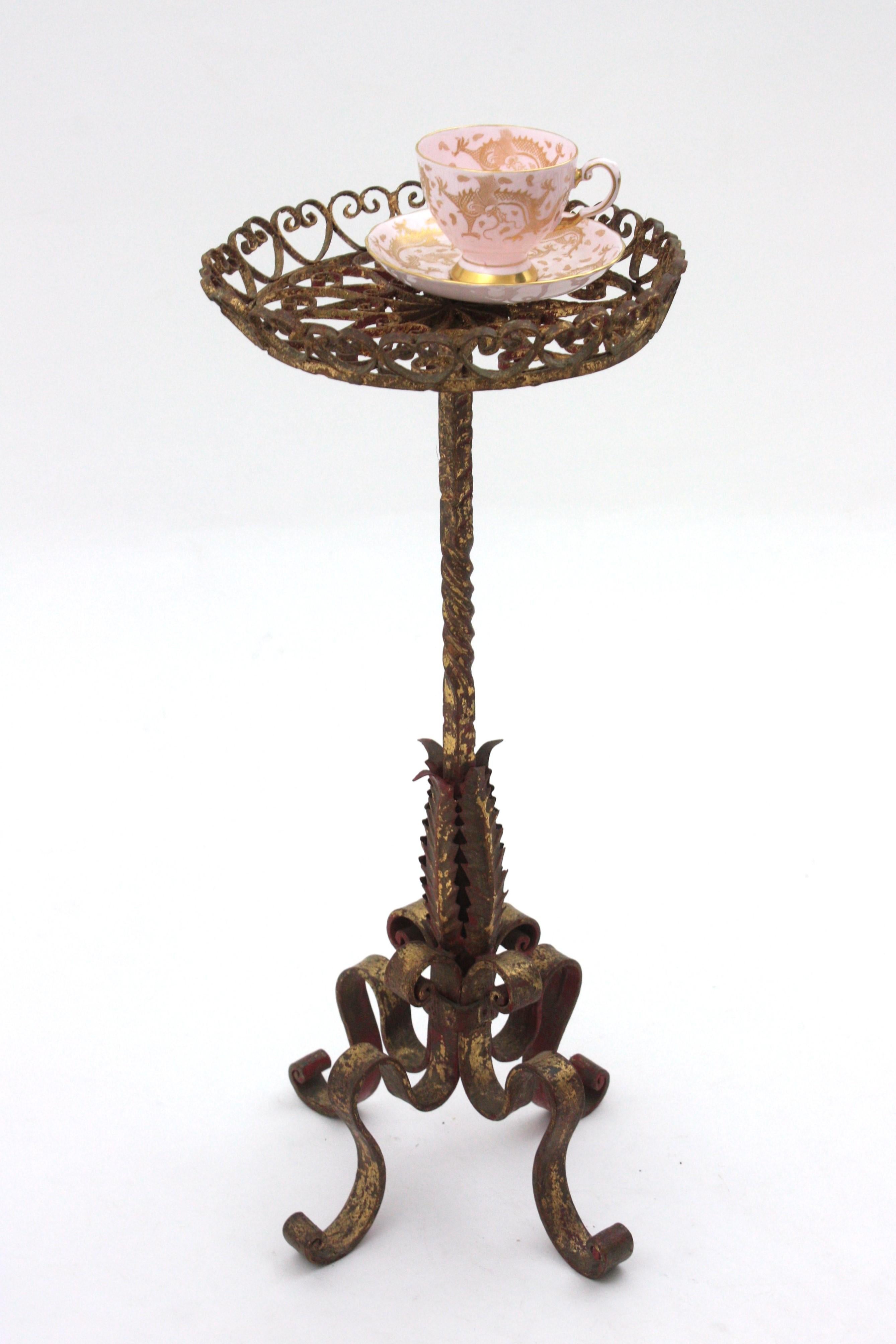 Table à boire / table d'appoint en fer doré à volutes, Espagne, années 1950 en vente 4