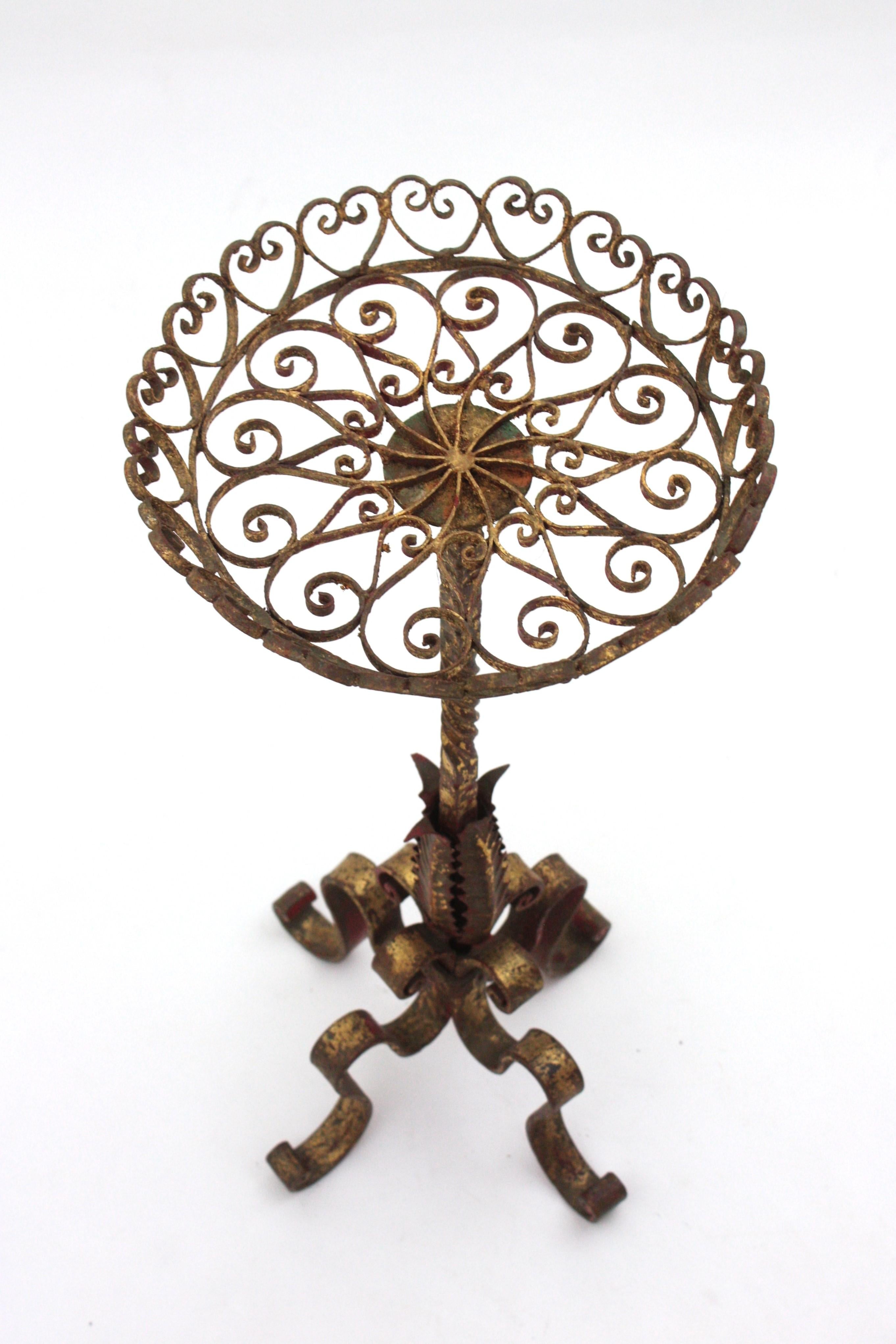 Table à boire / table d'appoint en fer doré à volutes, Espagne, années 1950 en vente 5