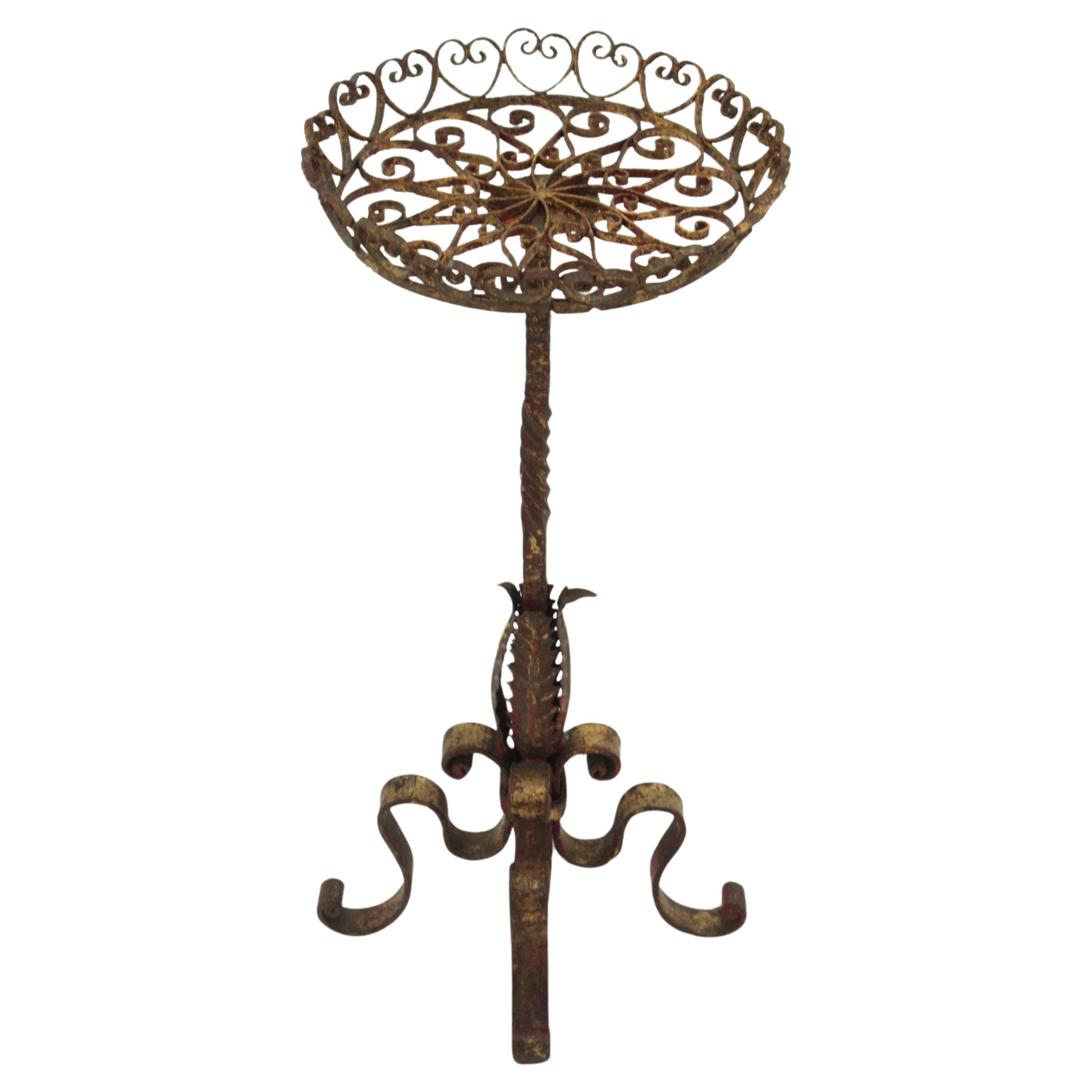 Mid-Century Modern Table à boire / table d'appoint en fer doré à volutes, Espagne, années 1950 en vente