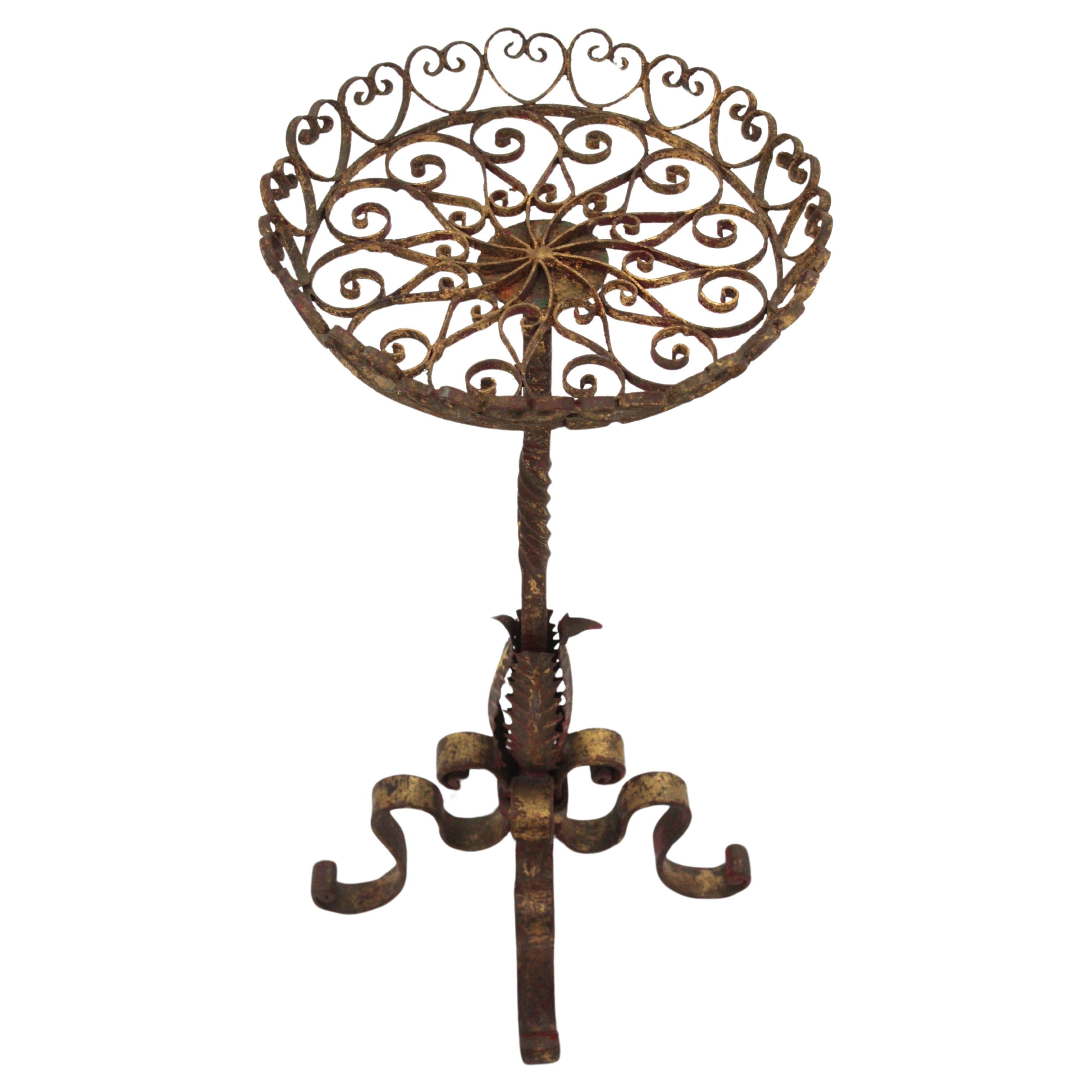 Tavolino da bere/tavolino Gueridon in ferro dorato a volute, Spagna, anni '50