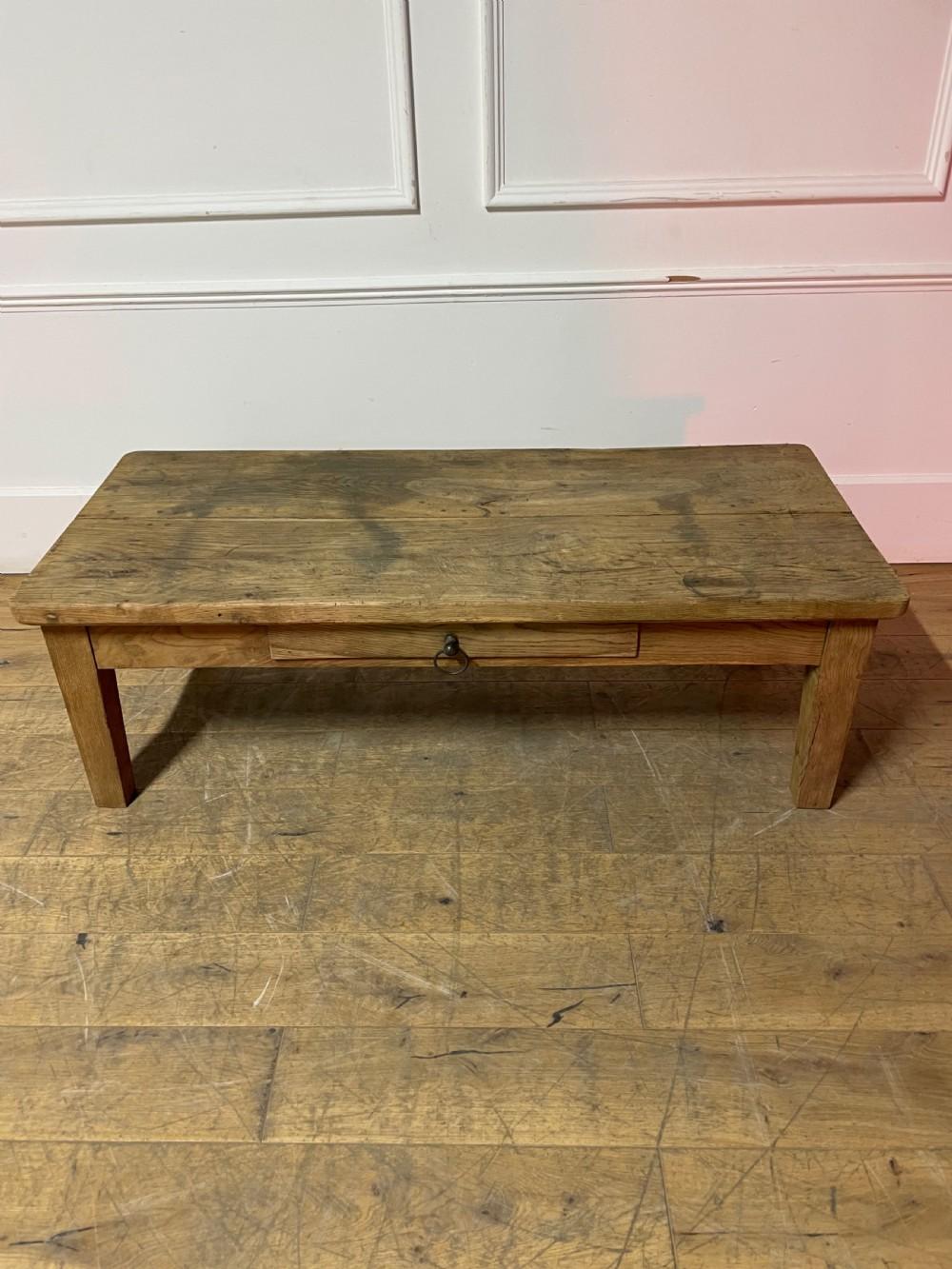 19th century fabulous ;scrubbed oak coffee table, with single drawer and chunky round brass handle.
This piece has been washed and scrubbed to give it a contemporary feel. French circa 1870.
Height 19 inches
Width 59 inches
Depth 26 inches