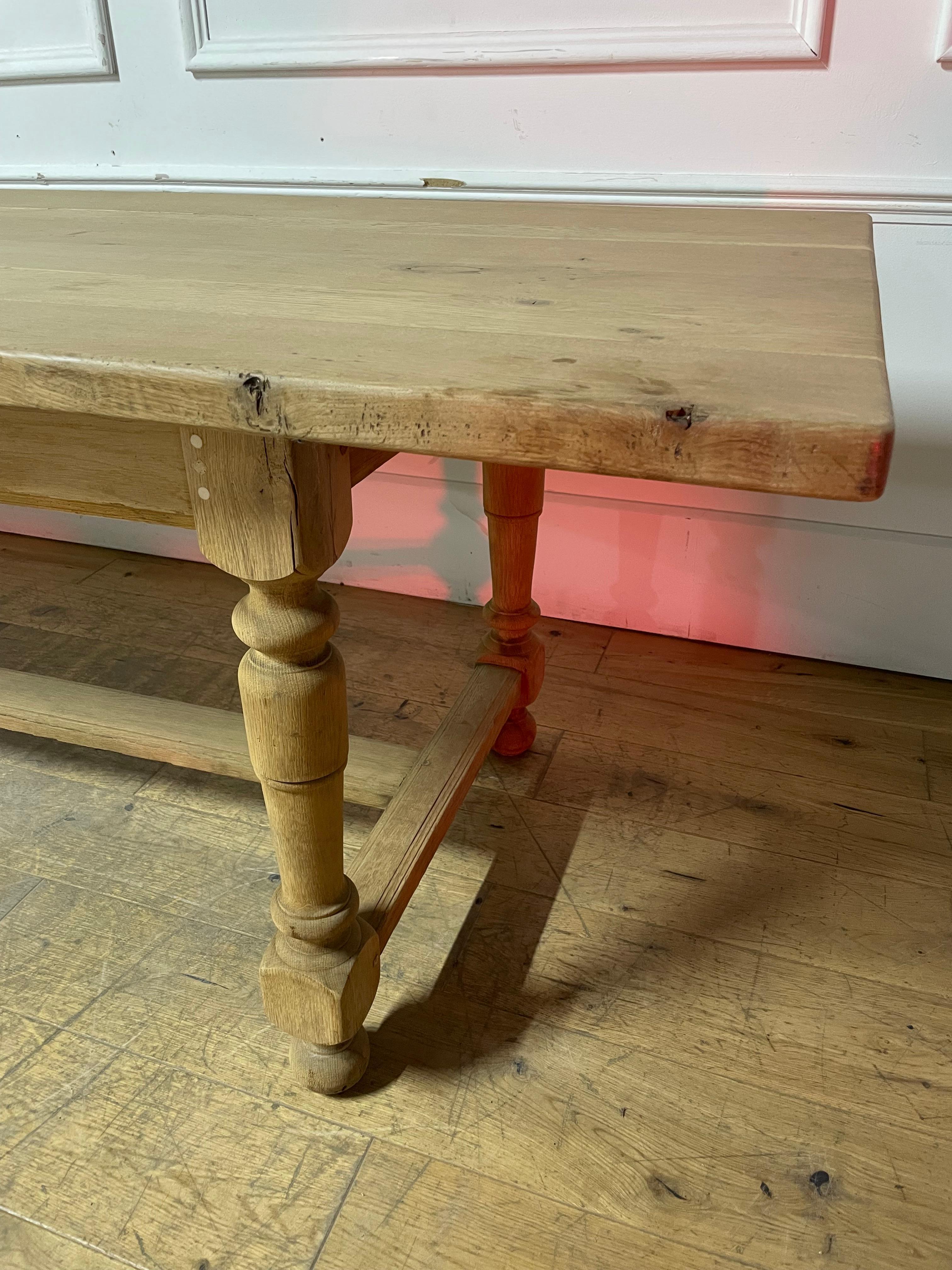 Scrubbed oak French farm house table 8-10 seater  In Good Condition For Sale In Budleigh Salterton, GB