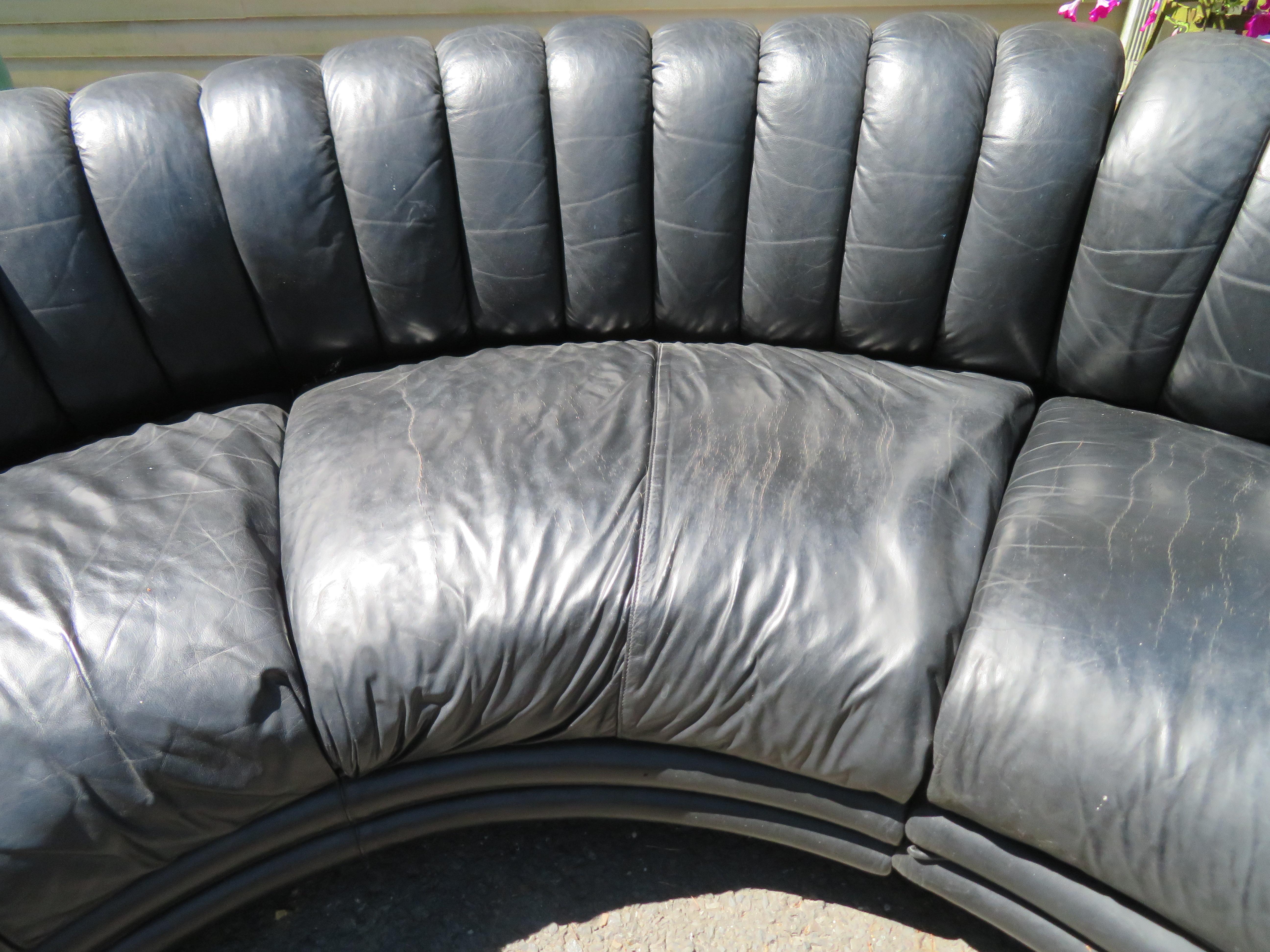 Scrumptious 4 Piece Leather Non Stop Style Serpentine Sectional Sofa Bernhardt For Sale 3