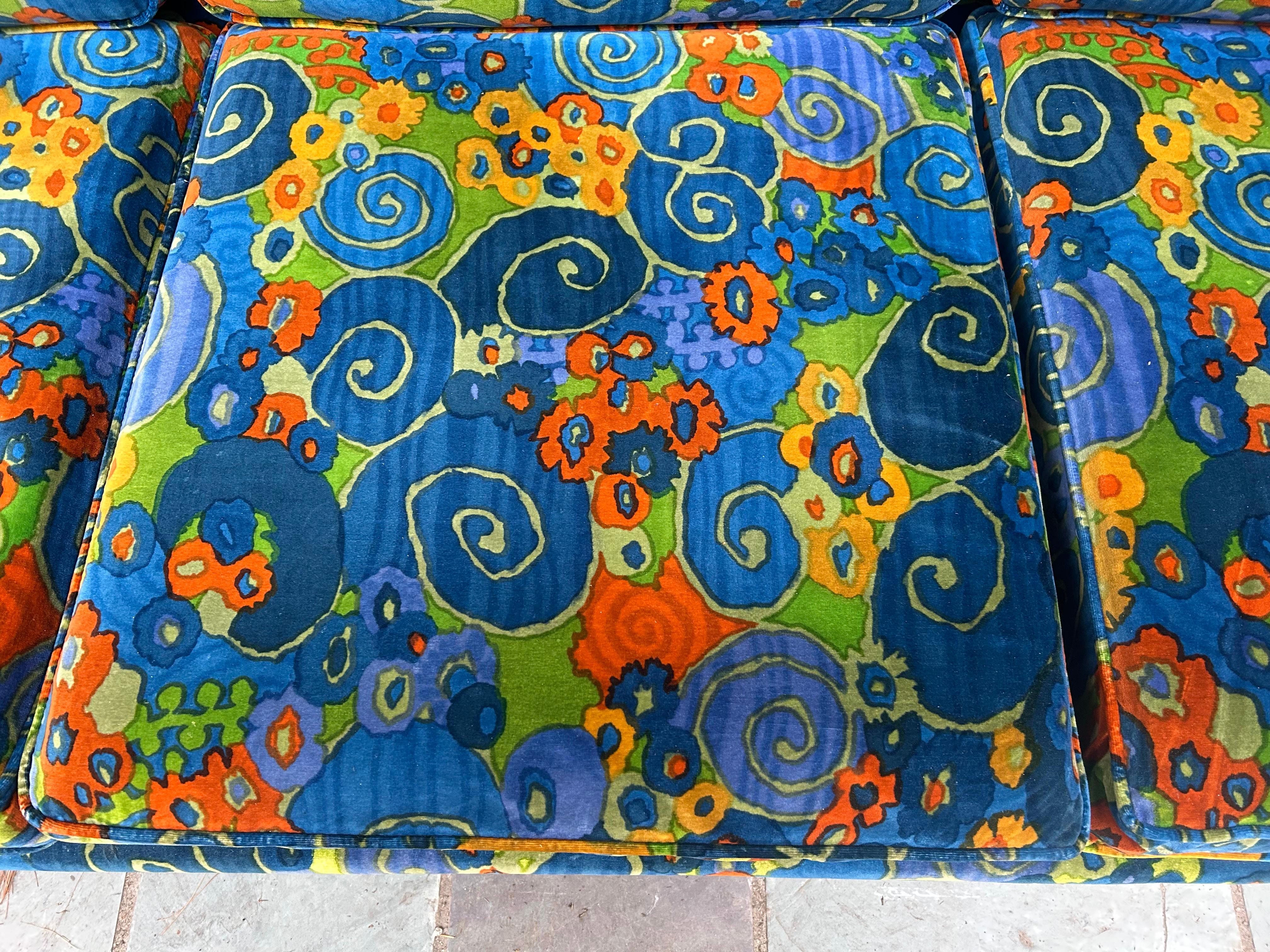 Scrumptious Jack Lenor Larsen Sofa Hollywood Regency Mid-Century en vente 5