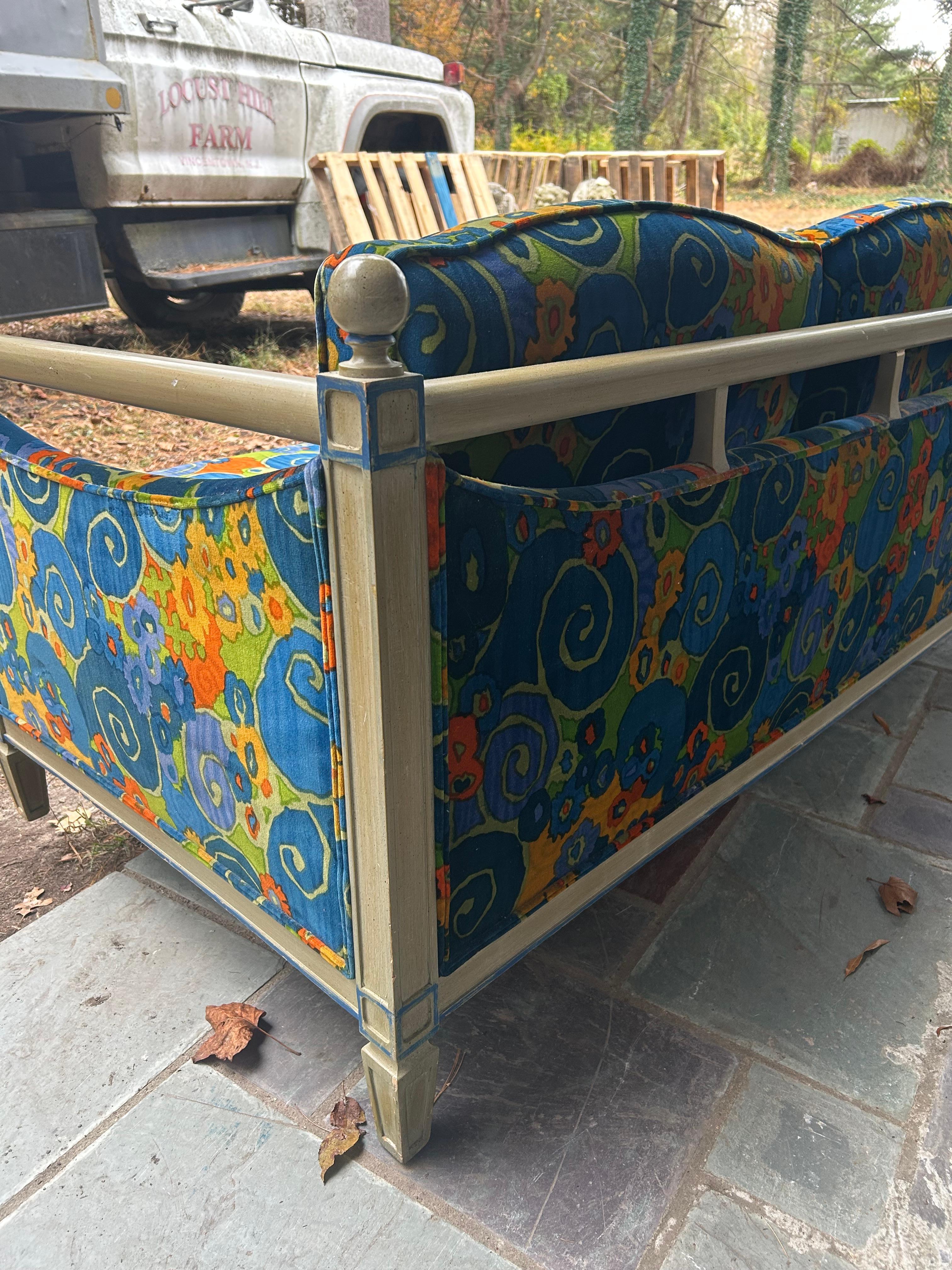 Scrumptious Jack Lenor Larsen Sofa Hollywood Regency Mid-Century en vente 11