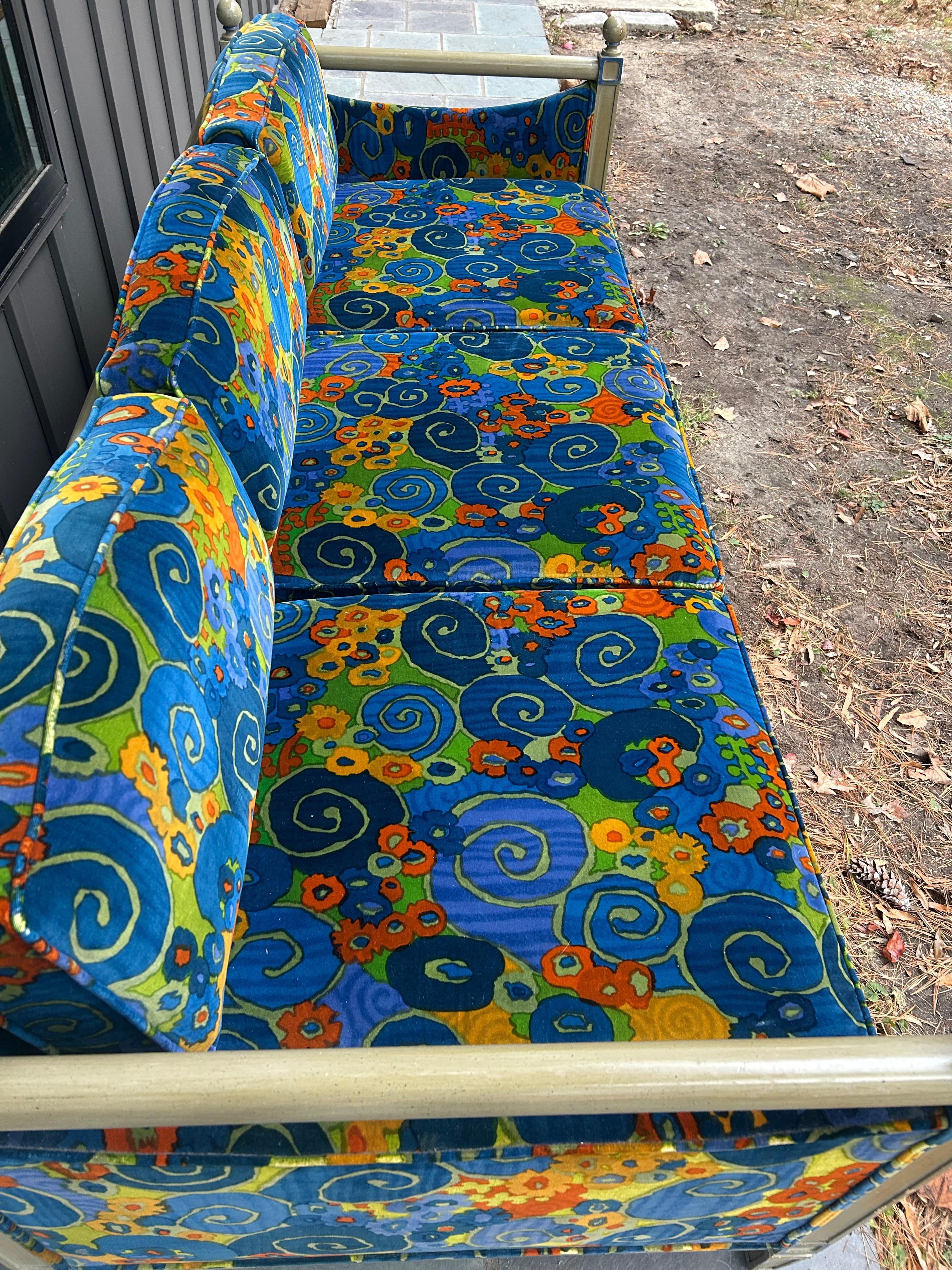 Scrumptious Jack Lenor Larsen Sofa Hollywood Regency Mid-Century en vente 3