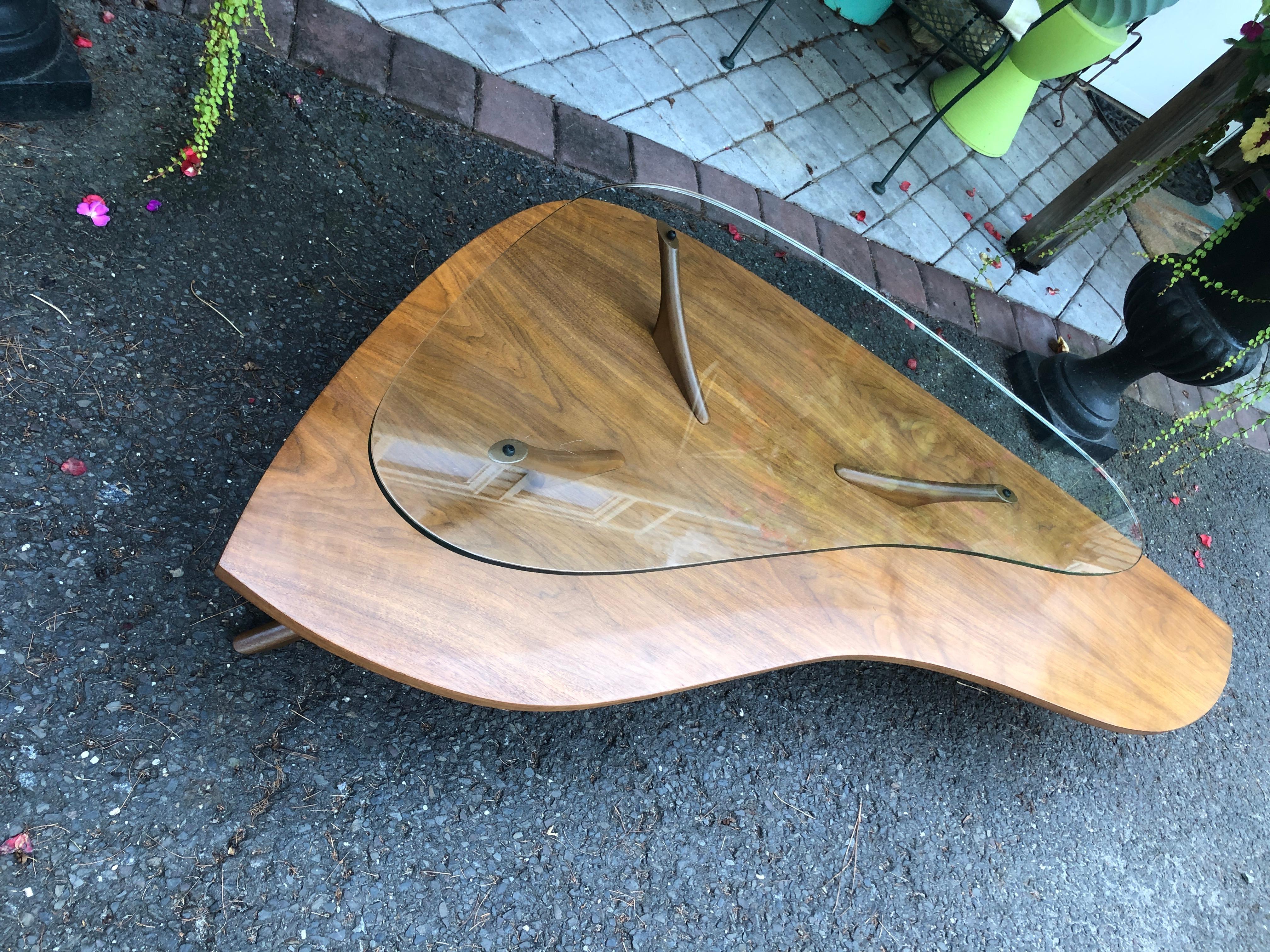 Scrumptious Pearsall style Sculptural Walnut 2 Tier Coffee Table Kidney Shaped For Sale 4