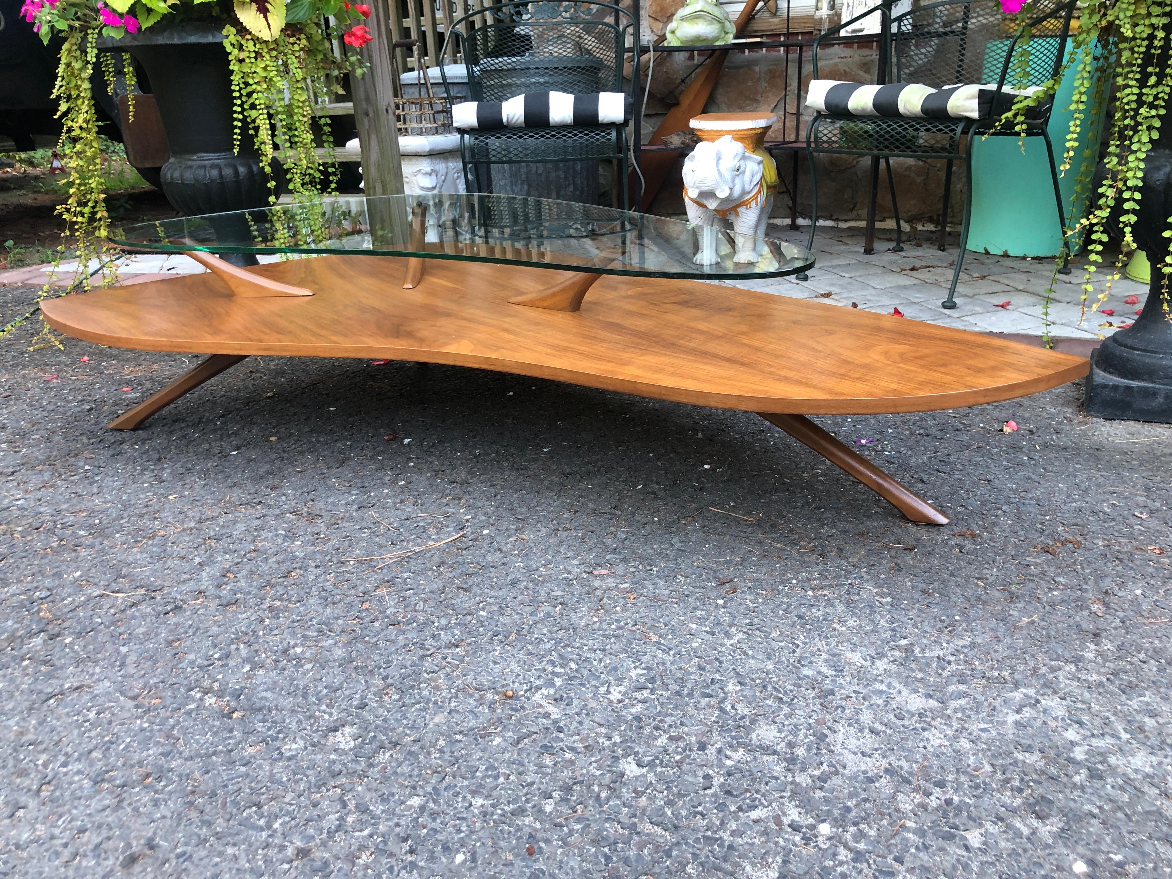 Mid-Century Modern Scrumptious Pearsall style Sculptural Walnut 2 Tier Coffee Table Kidney Shaped For Sale