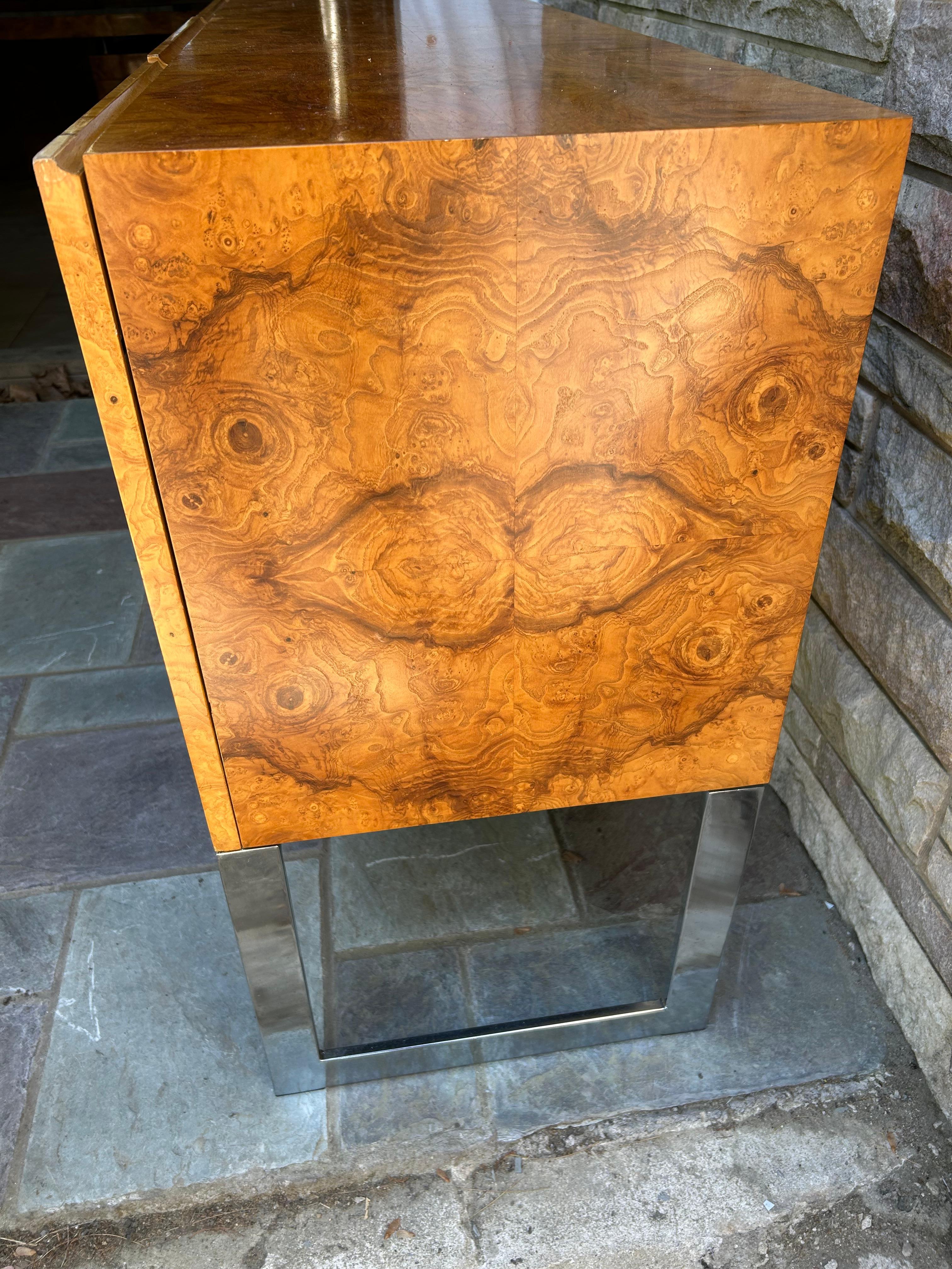 Scrumptious Milo Baughman Burl Olive Wood Credenza Thayer Coggin Mediados de siglo en venta 4
