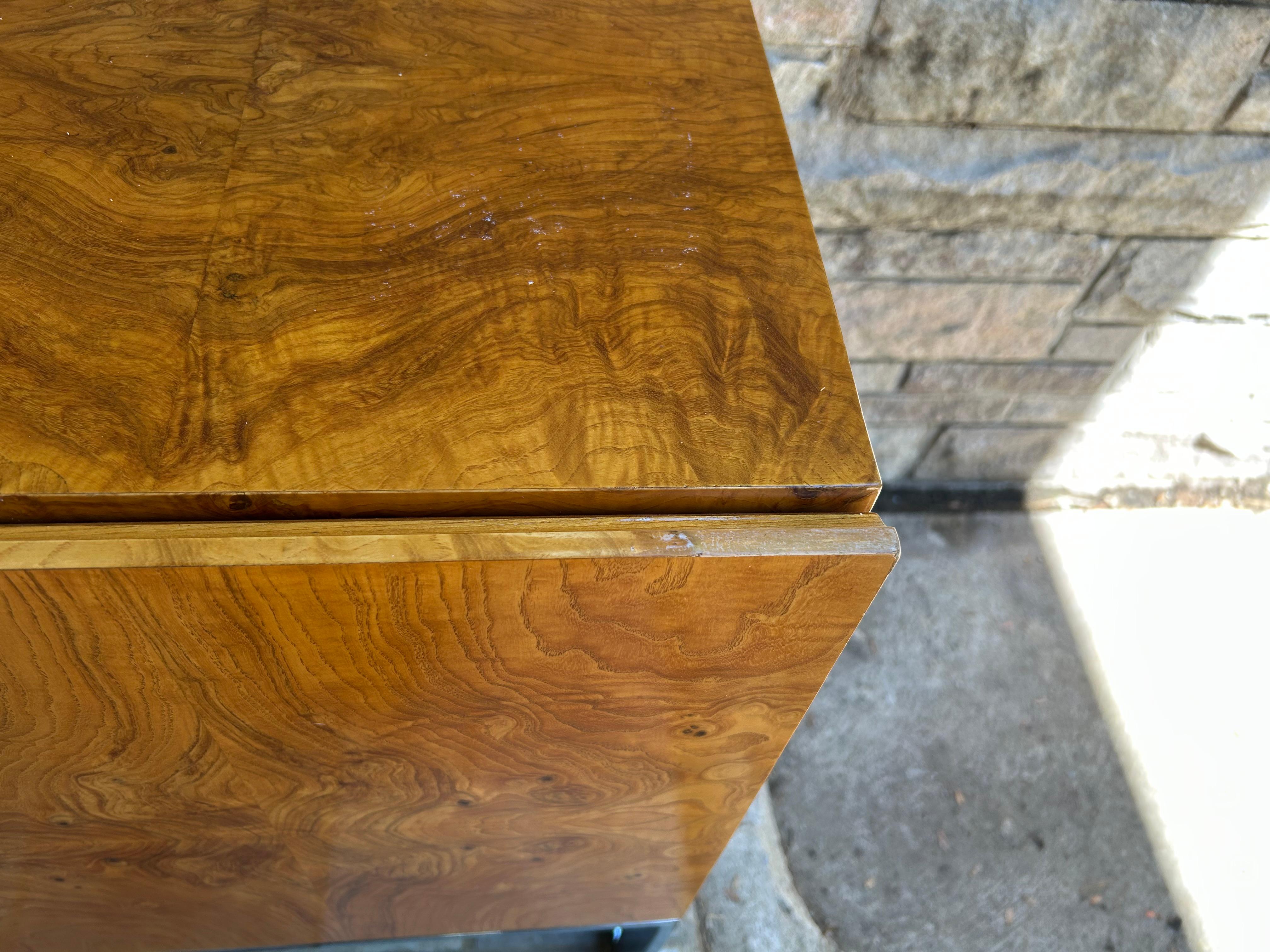 Scrumptious Milo Baughman Burl Olive Wood Credenza Thayer Coggin Mediados de siglo en venta 1