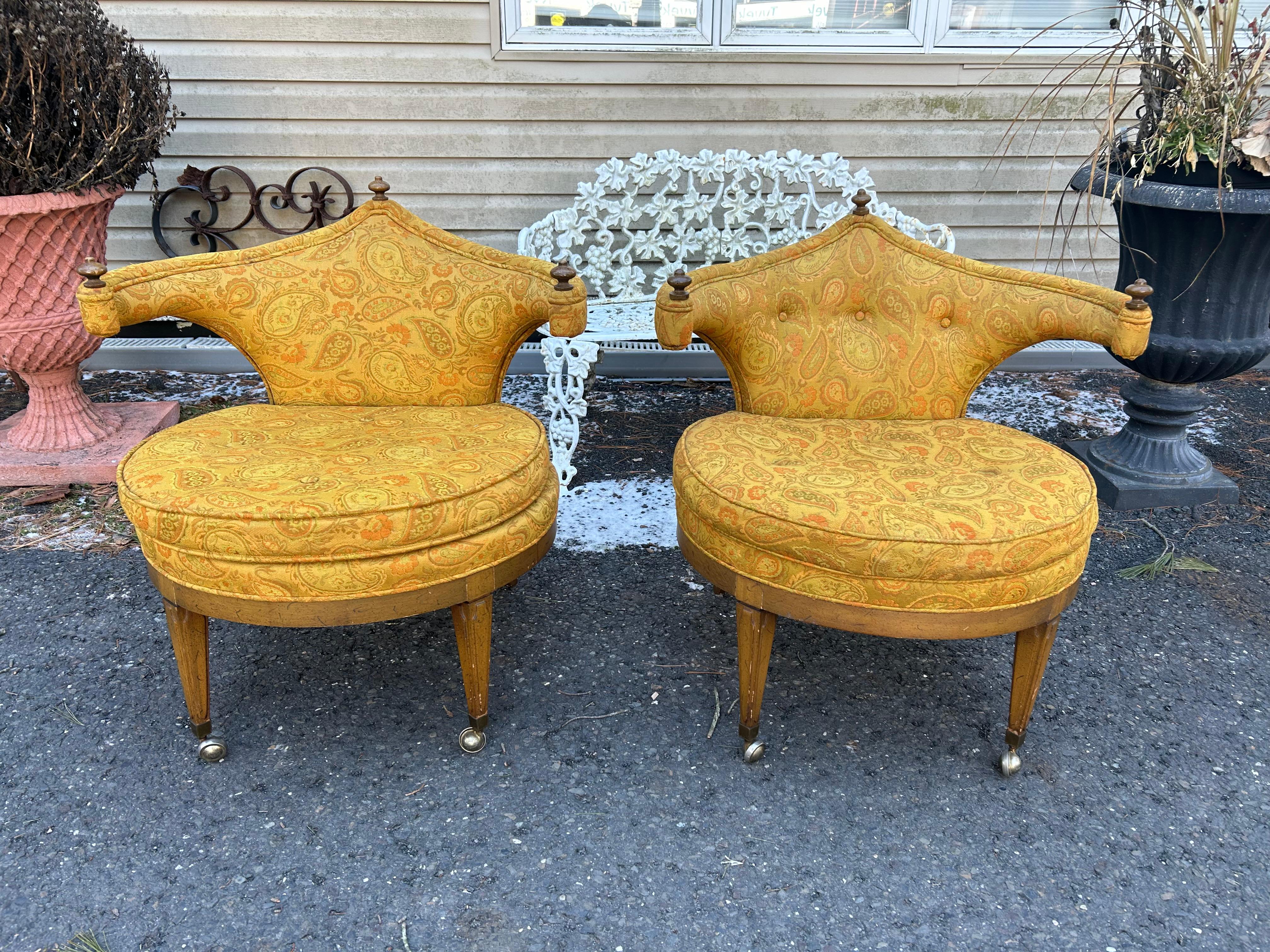 Scrumptious Pair Hollywood Regency Chairs Dorothy Draper style Mid-Century In condizioni buone in vendita a Pemberton, NJ