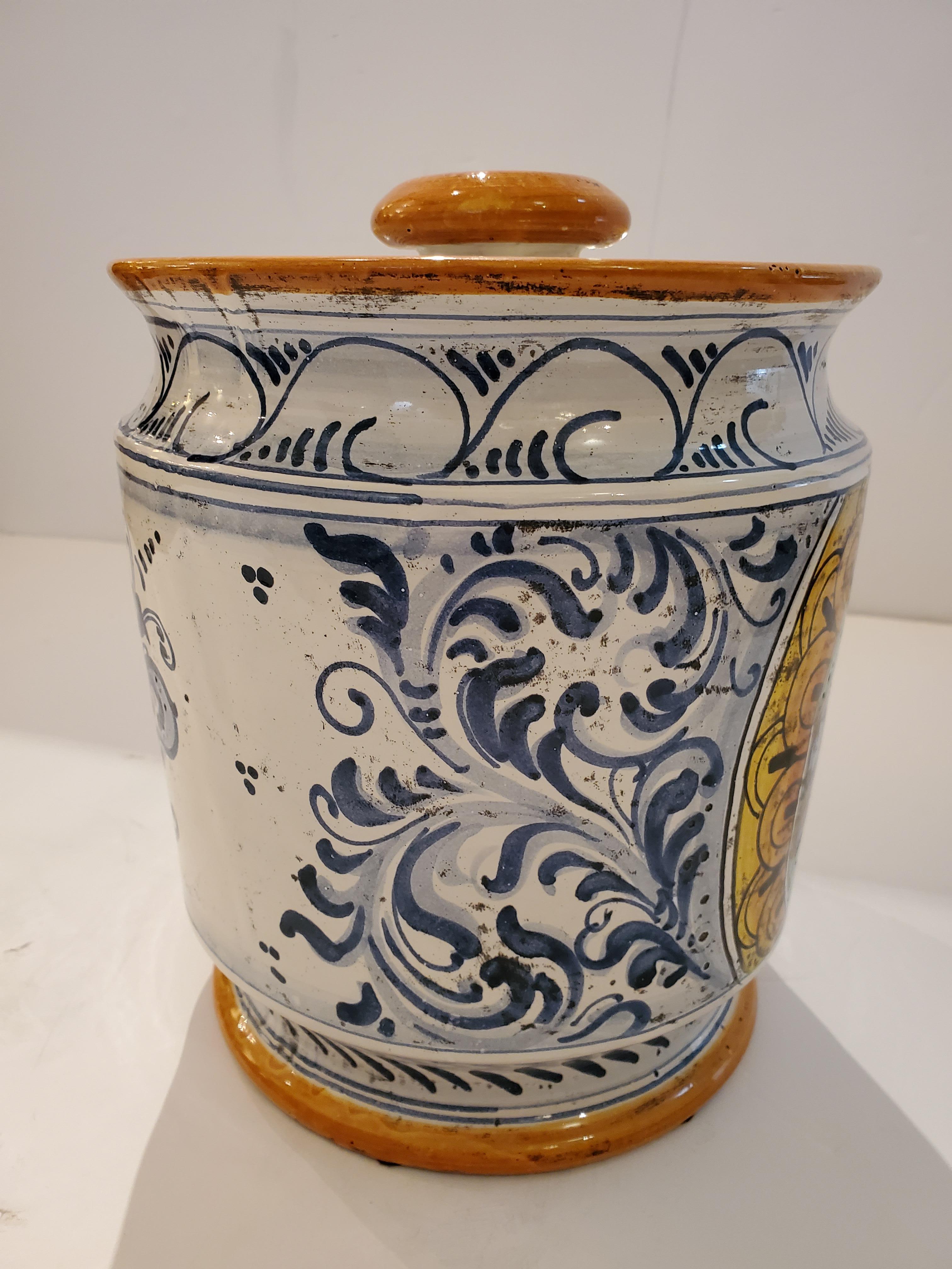 Paire de pots d'apothicaire à couvercle peints en céramique provençale en vente 3
