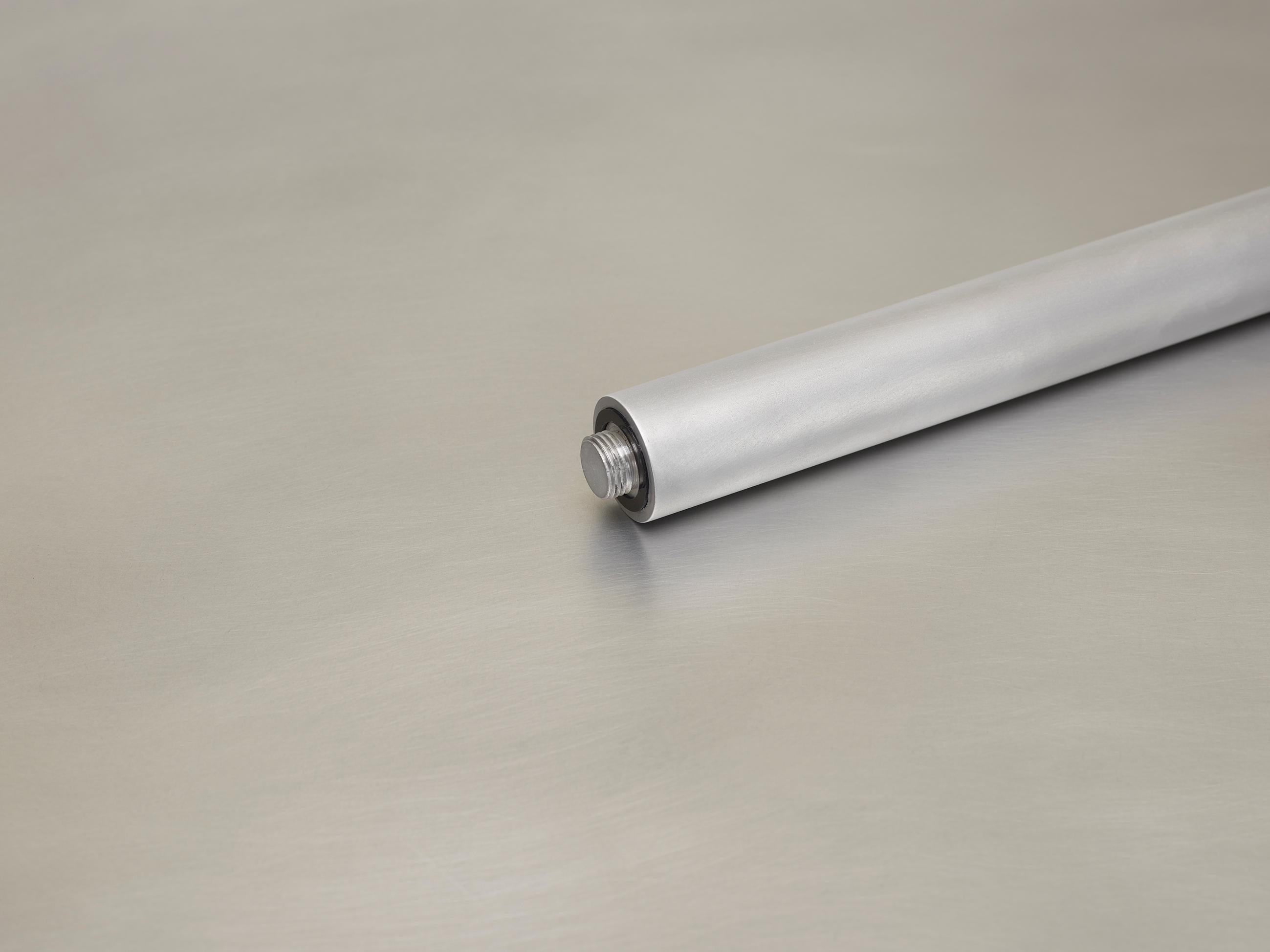 S.C.T. 'Quadrat, Kreis, Dreieck' Aluminiumtisch von Jonathan Nesci 'Dreieck' (Poliert) im Angebot