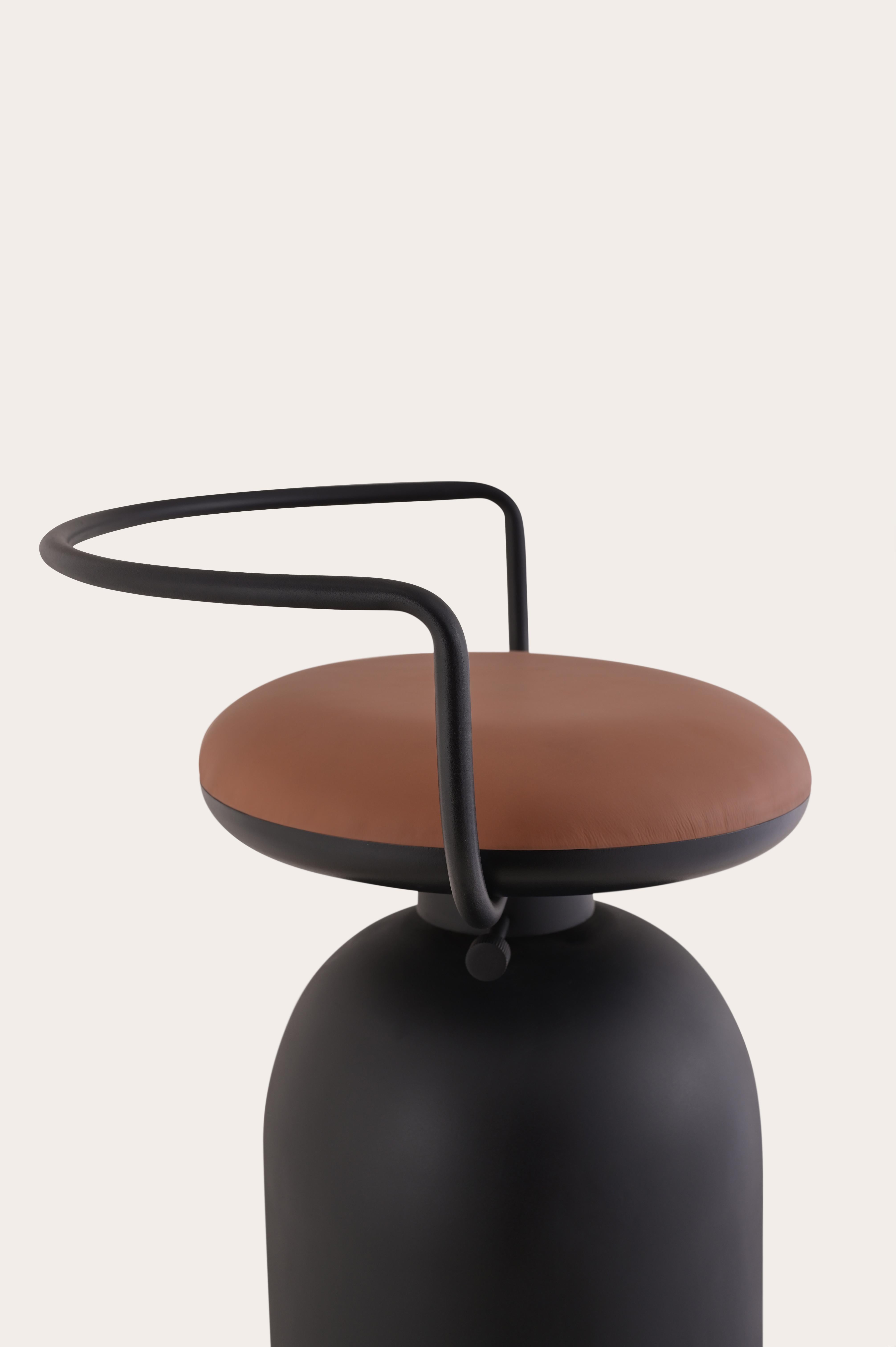 XXI secolo e contemporaneo Sgabello da bar Scuba Padded di Studio Namit Khanna in vendita