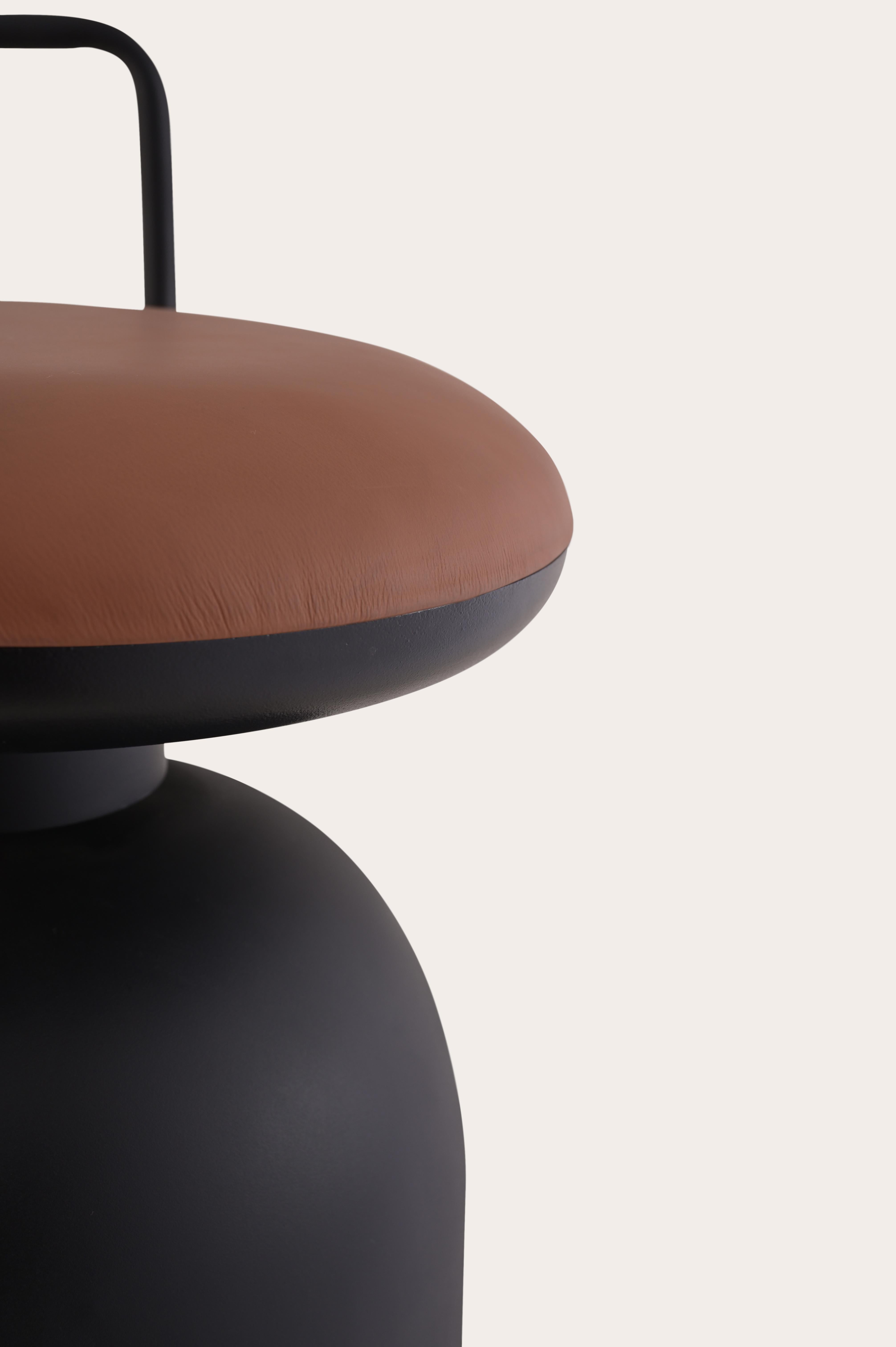 Pelle Sgabello da bar Scuba Padded di Studio Namit Khanna in vendita