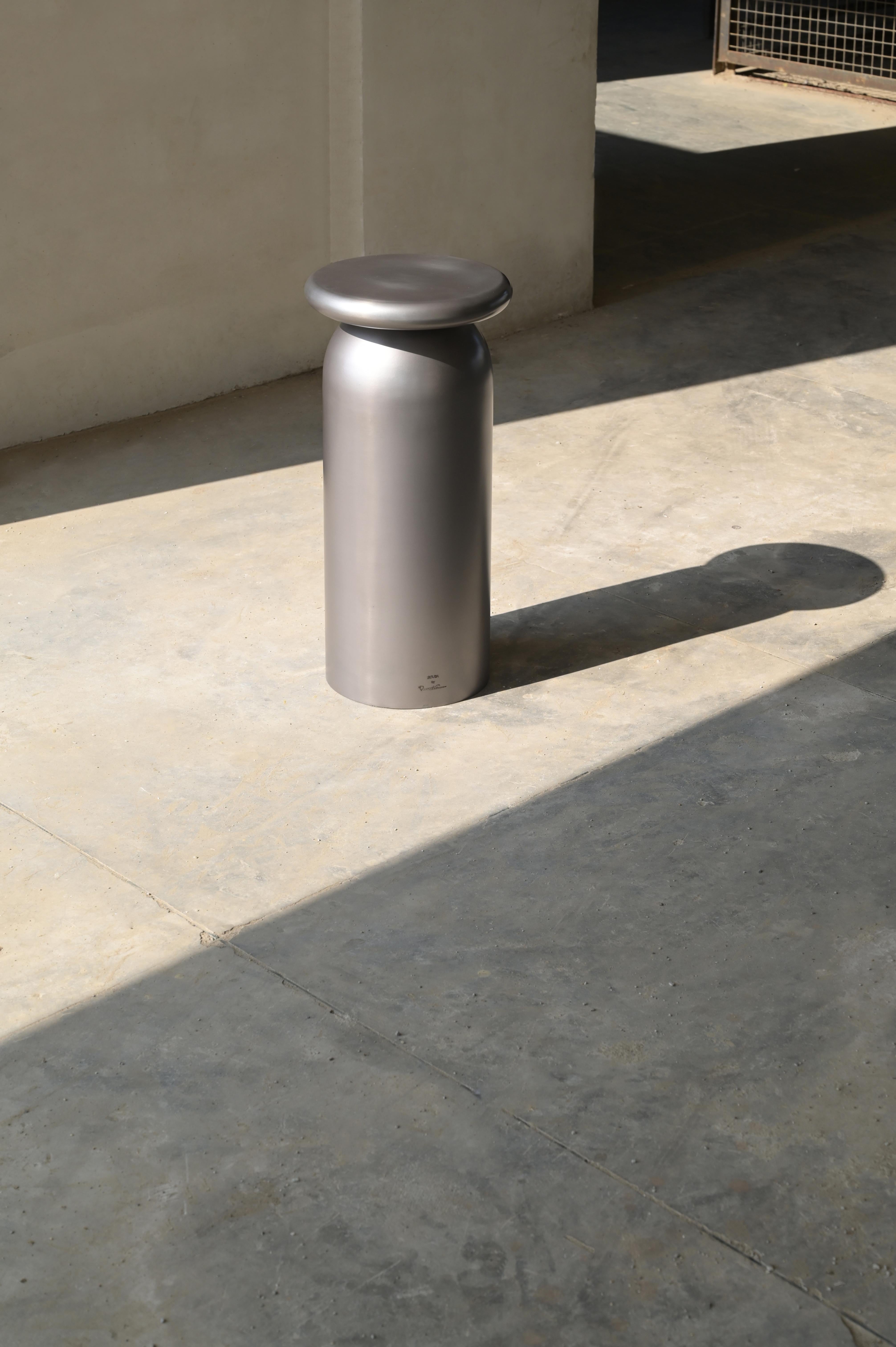 Buriné Table à boire Scuba du Studio Namit Khanna en vente