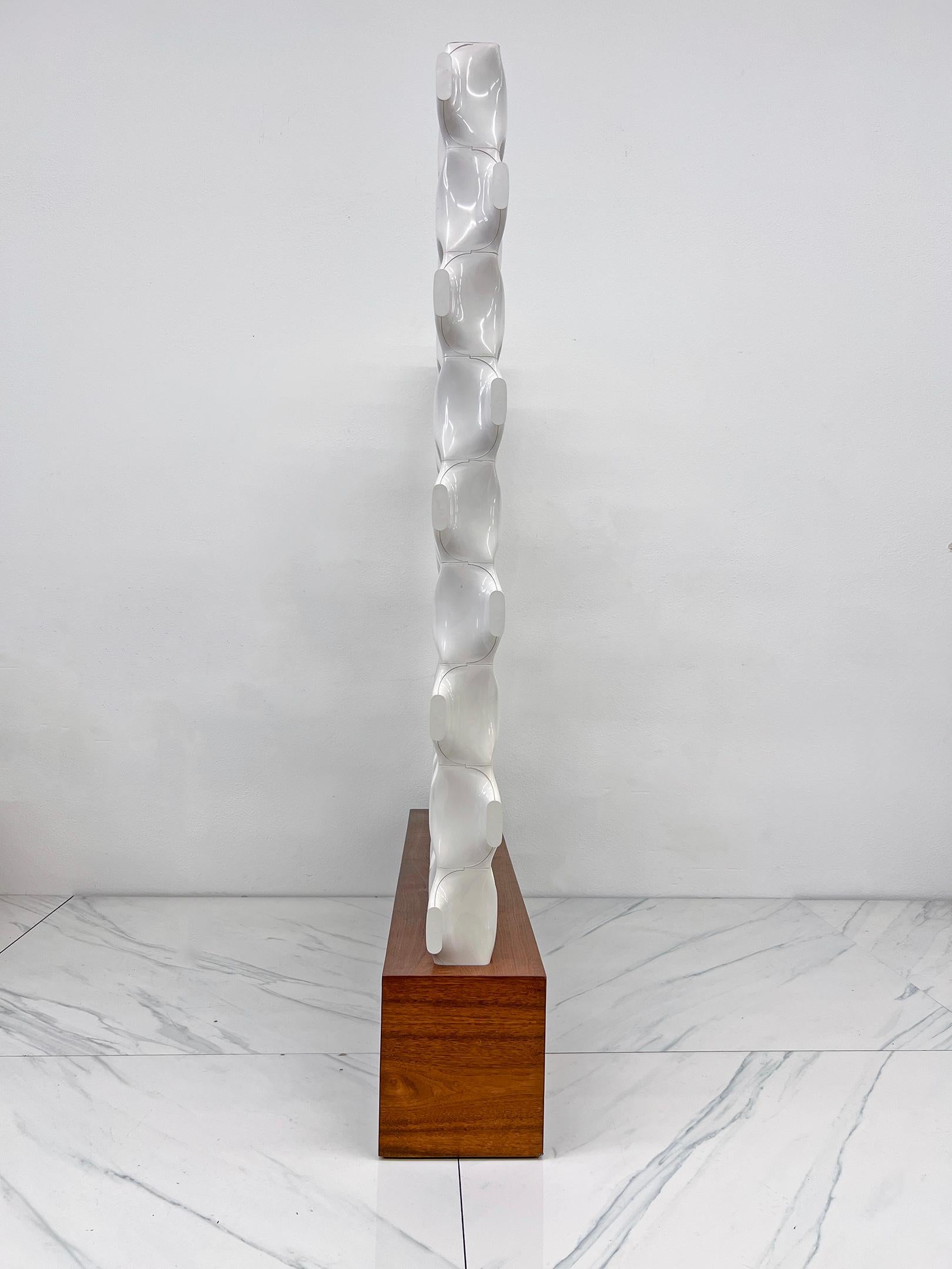 Skulpturaler Raumteiler aus Grille Bones auf Walnussholzsockel von Richard Harvey, 1960er Jahre (Mitte des 20. Jahrhunderts) im Angebot